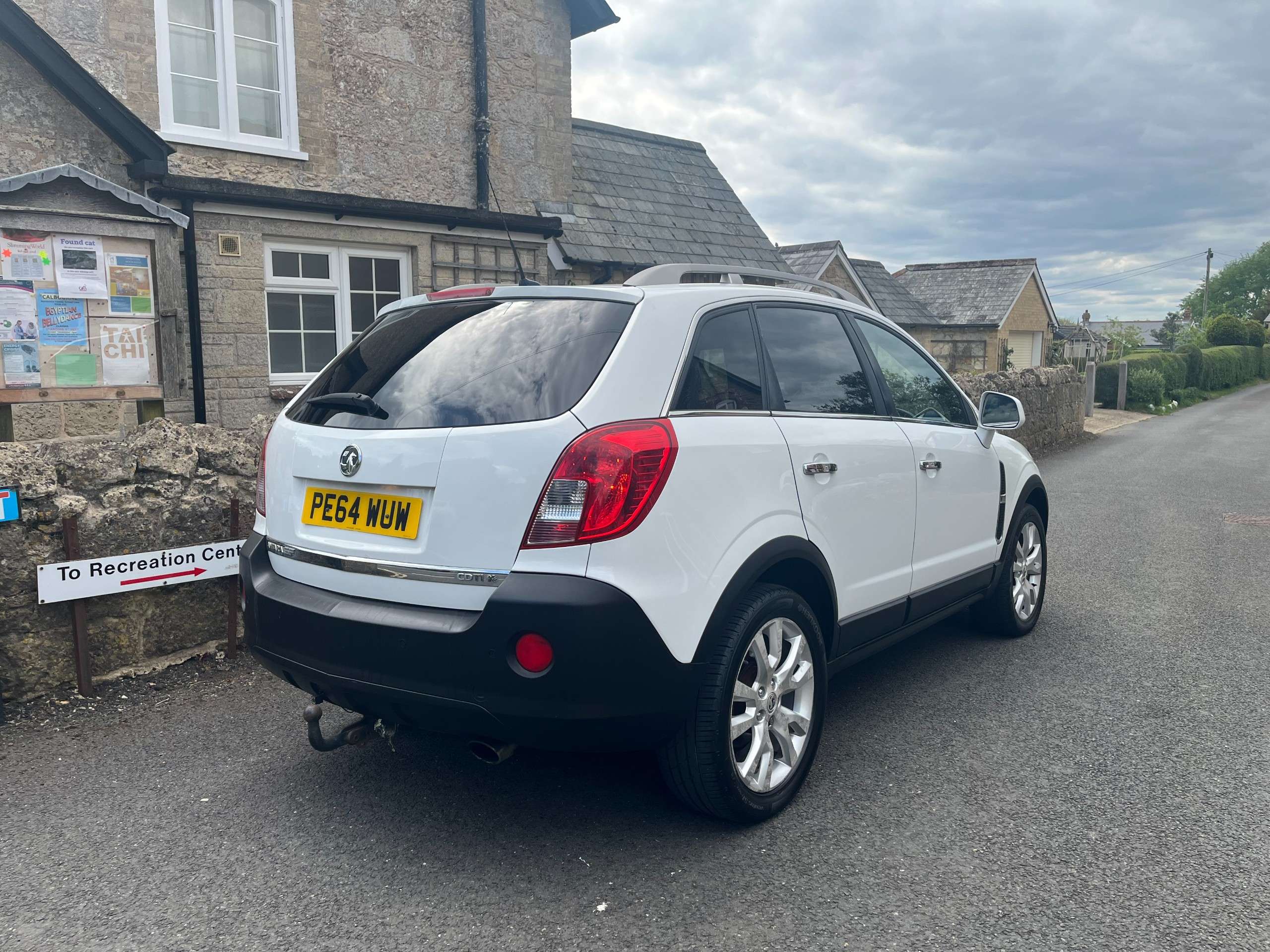 A 2014 VAUXHALL ANTARA 2.2 CDTi SE SUV 5dr Diesel Manual 4WD Euro 5 (s/s) (SNav) (163 ps) A 2014 VAUXHALL ANTARA 2.2 CDTi SE SUV 5dr Diesel Manual 4WD Euro 5 (s/s) (SNav) (163 ps)