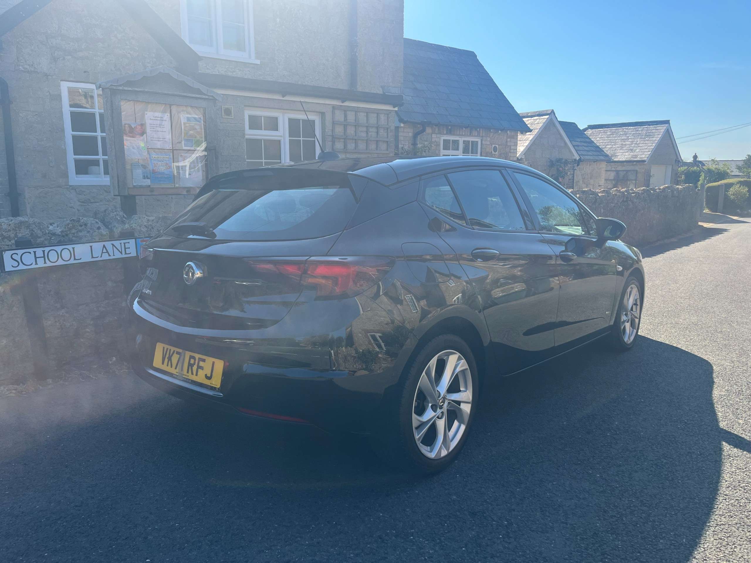 A 2021 VAUXHALL ASTRA 1.5 Turbo D SRi Nav Hatchback 5dr Diesel Manual Euro 6 (s/s) (122 ps) A 2021 VAUXHALL ASTRA 1.5 Turbo D SRi Nav Hatchback 5dr Diesel Manual Euro 6 (s/s) (122 ps)