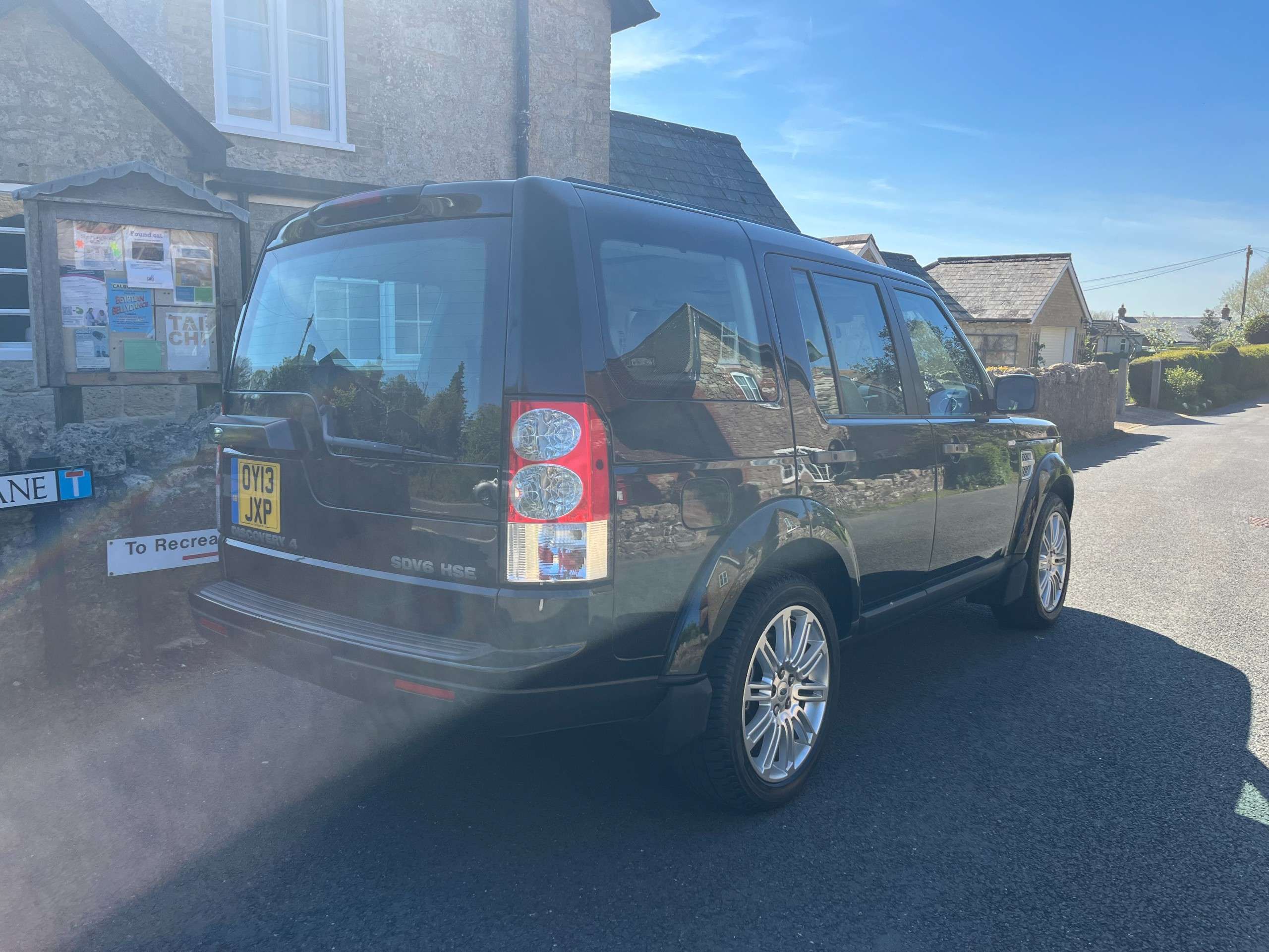 A 2013 LAND ROVER DISCOVERY 4 3.0 SD V6 HSE SUV 5dr Diesel Auto 4WD Euro 5 (255 bhp) A 2013 LAND ROVER DISCOVERY 4 3.0 SD V6 HSE SUV 5dr Diesel Auto 4WD Euro 5 (255 bhp)