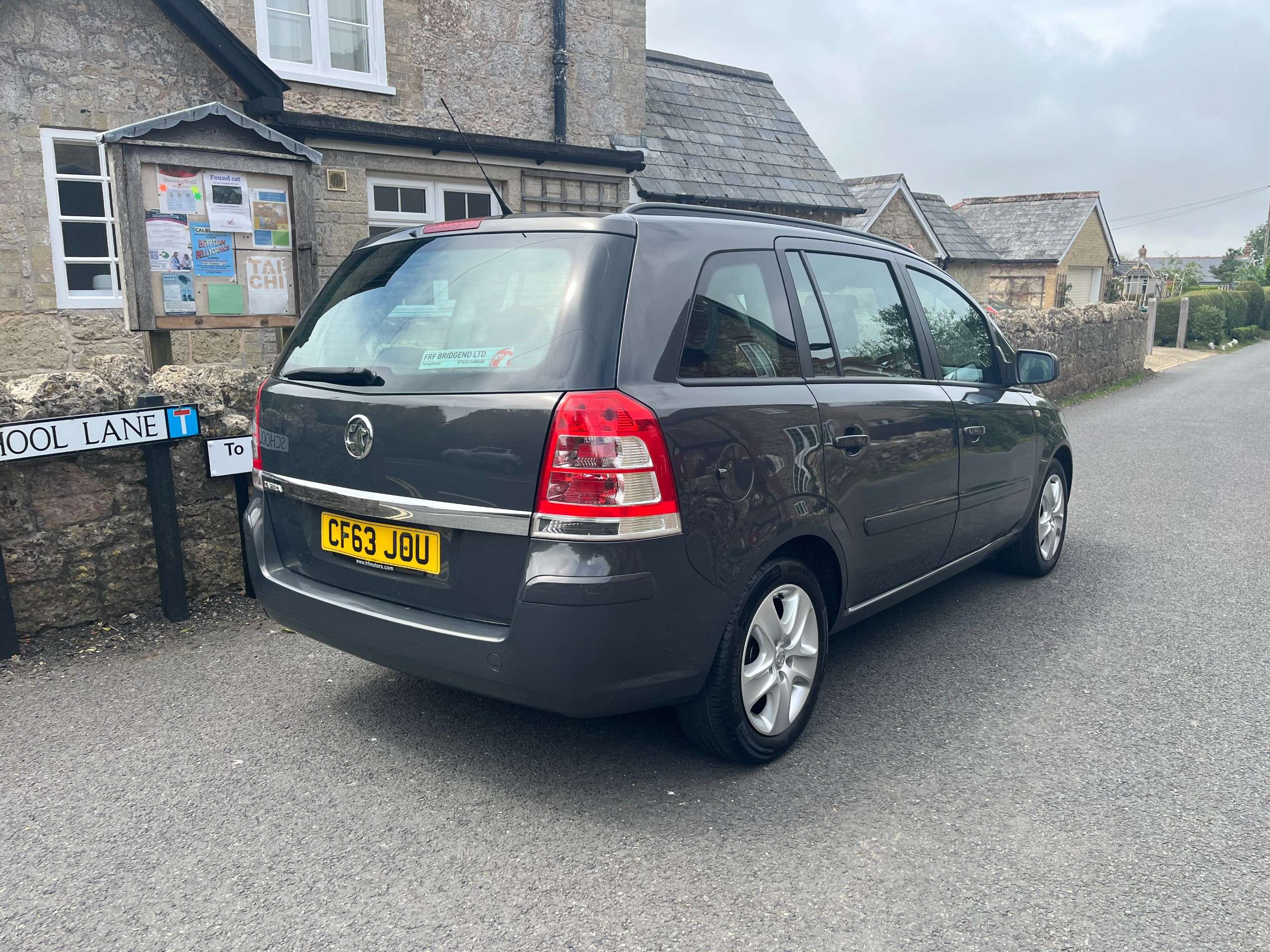 A 2014 VAUXHALL ZAFIRA 1.8 16V Exclusiv MPV 5dr Petrol Manual Euro 5 (120 ps) A 2014 VAUXHALL ZAFIRA 1.8 16V Exclusiv MPV 5dr Petrol Manual Euro 5 (120 ps)