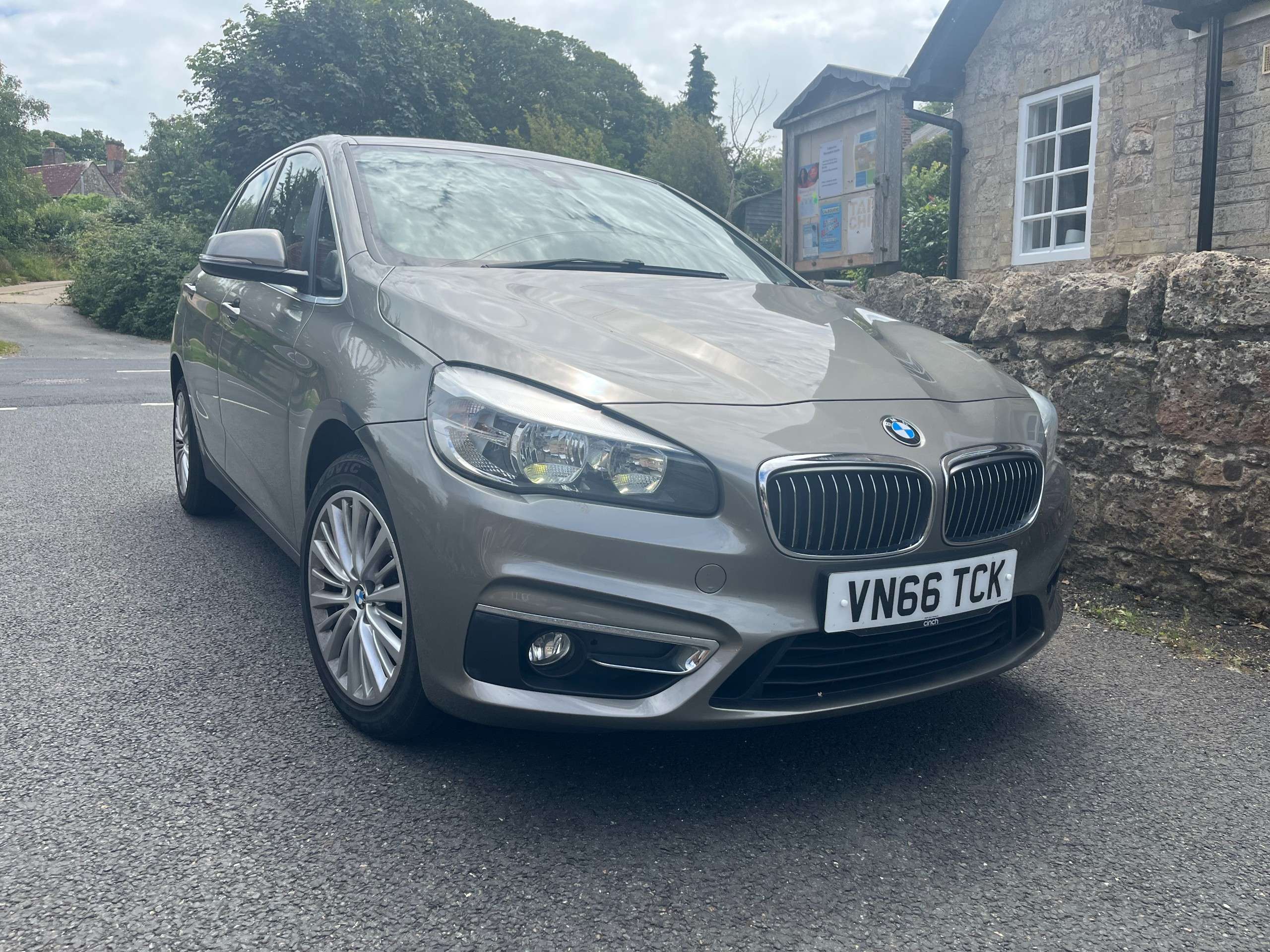 A 2016 BMW 2 SERIES ACTIVE TOURER 2.0 218d Luxury MPV 5dr Diesel Auto Euro 6 (s/s) (150 ps) A 2016 BMW 2 SERIES ACTIVE TOURER 2.0 218d Luxury MPV 5dr Diesel Auto Euro 6 (s/s) (150 ps)