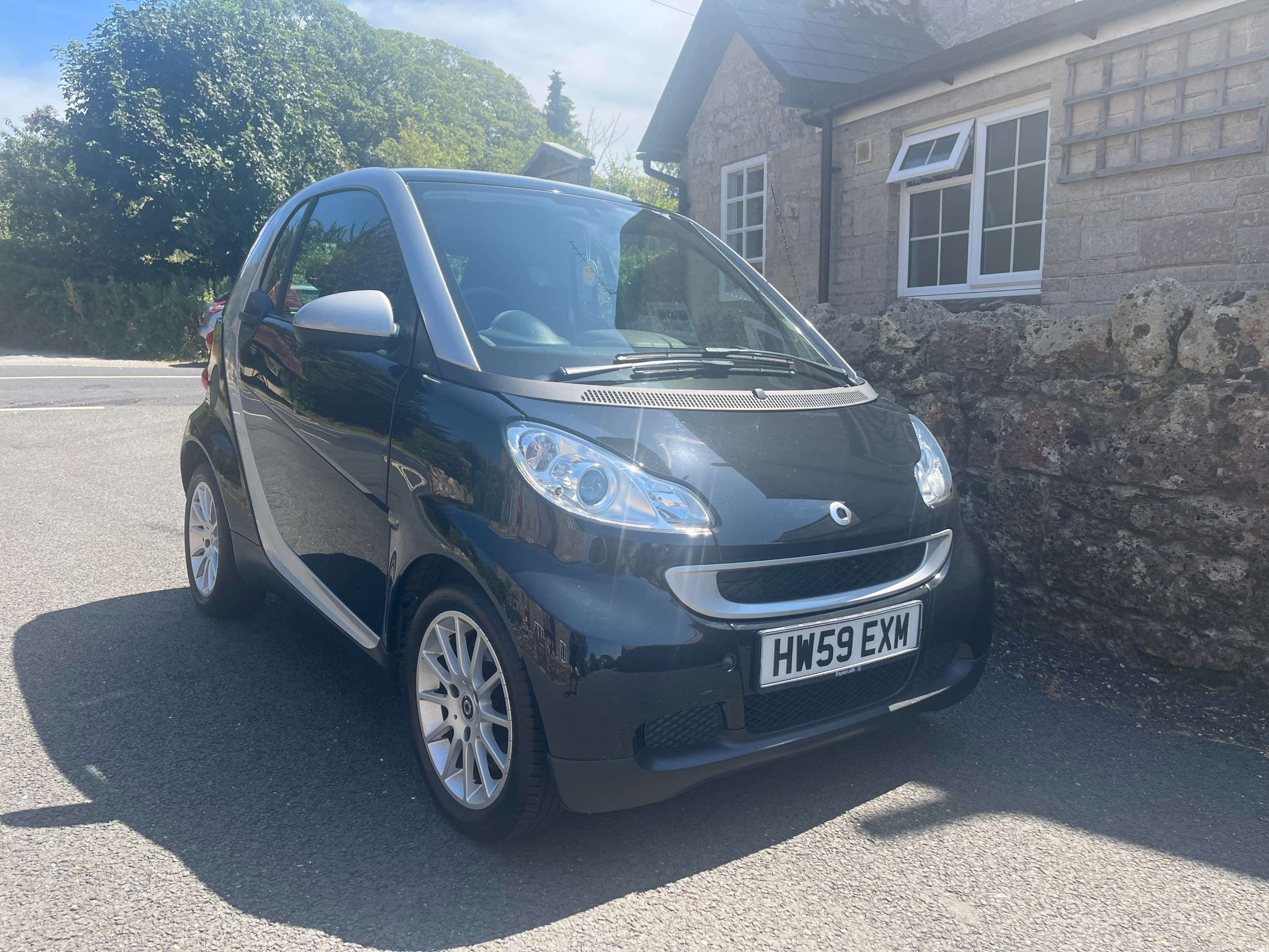 A 2009 SMART FORTWO 1.0 MHD Passion Coupe 2dr Petrol Auto Euro 4 (71 bhp) A 2009 SMART FORTWO 1.0 MHD Passion Coupe 2dr Petrol Auto Euro 4 (71 bhp)