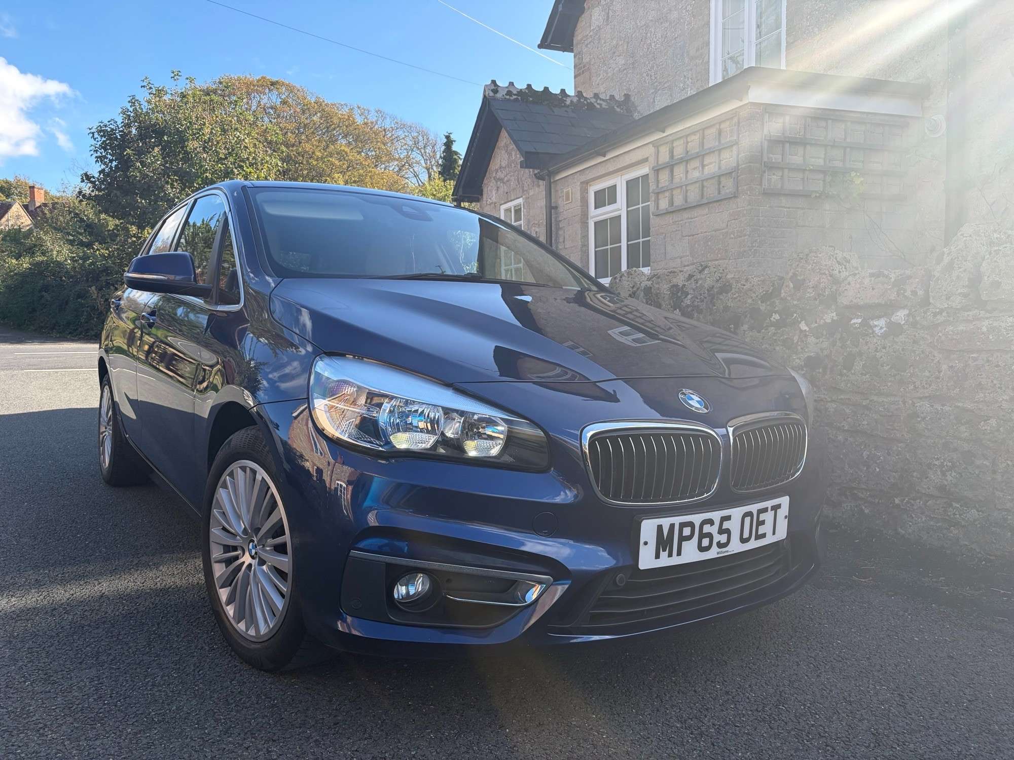 A 2015 BMW 2 SERIES ACTIVE TOURER 2.0 220i Luxury MPV 5dr Petrol Auto Euro 6 (s/s) (192 ps) A 2015 BMW 2 SERIES ACTIVE TOURER 2.0 220i Luxury MPV 5dr Petrol Auto Euro 6 (s/s) (192 ps)