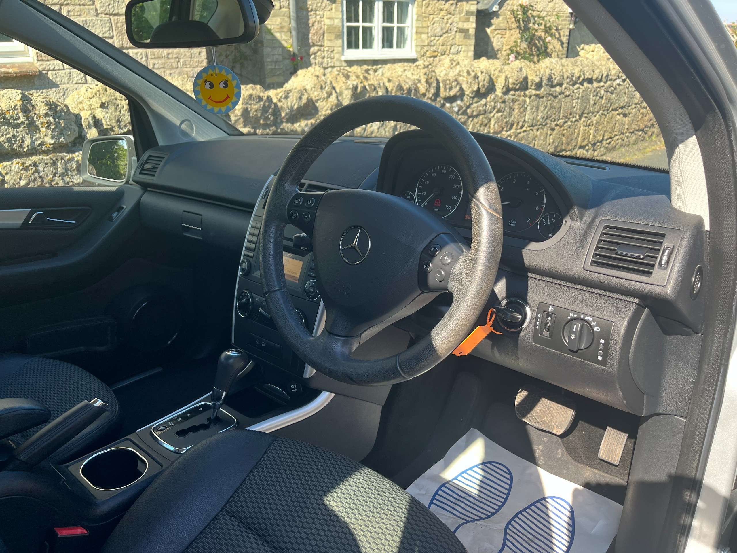 A 2010 MERCEDES-BENZ A CLASS 1.7 A180 Avantgarde SE Hatchback 5dr Petrol CVT (166 g/km, 116 bhp) A 2010 MERCEDES-BENZ A CLASS 1.7 A180 Avantgarde SE Hatchback 5dr Petrol CVT (166 g/km, 116 bhp)
