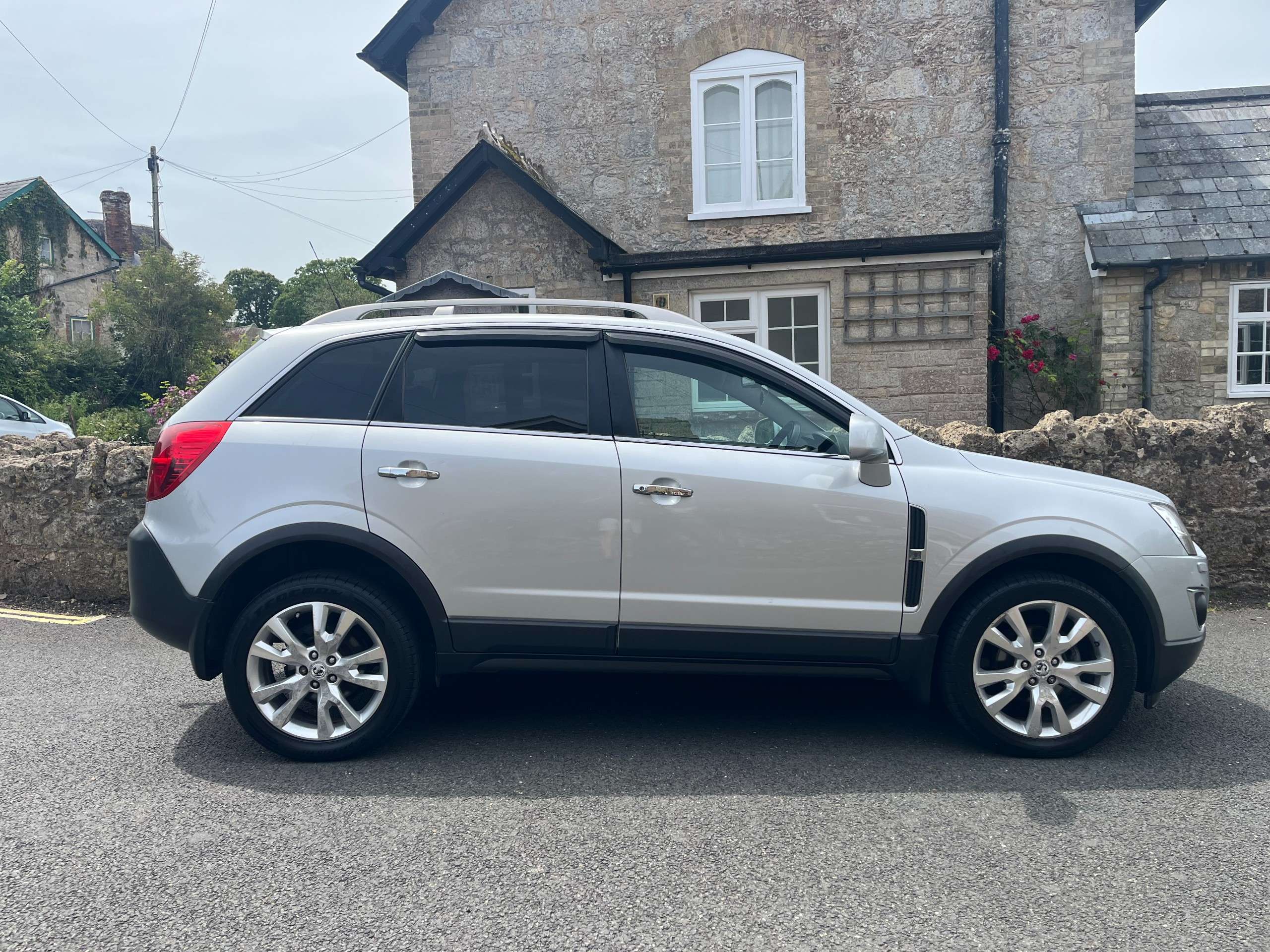 A 2012 VAUXHALL ANTARA 2.2 CDTi SE SUV 5dr Diesel Manual 4WD Euro 5 (s/s) (SNav) (163 ps) A 2012 VAUXHALL ANTARA 2.2 CDTi SE SUV 5dr Diesel Manual 4WD Euro 5 (s/s) (SNav) (163 ps)