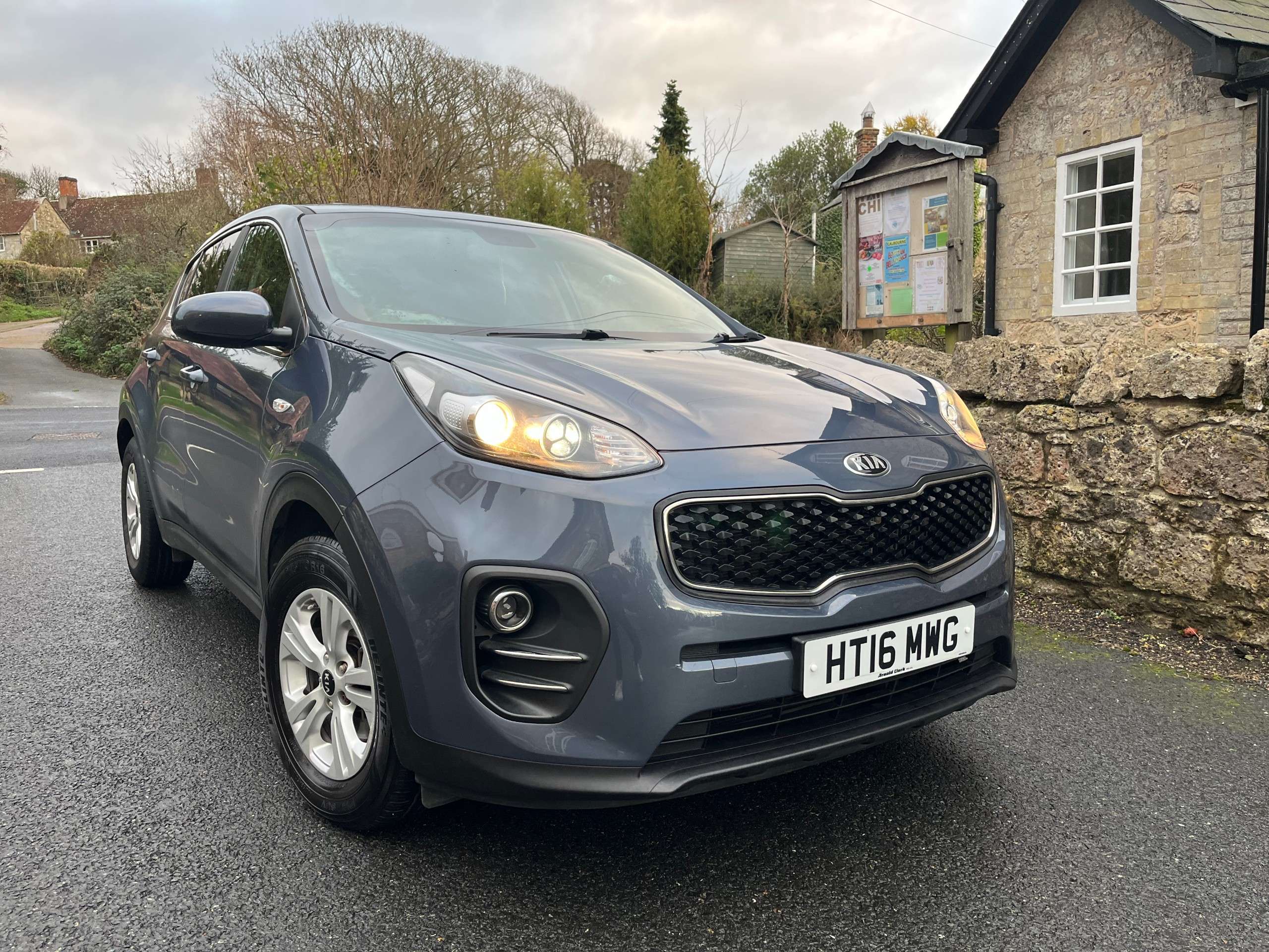 A 2016 KIA SPORTAGE 1.7 CRDi 1 SUV 5dr Diesel Manual Euro 6 (s/s) (114 bhp) A 2016 KIA SPORTAGE 1.7 CRDi 1 SUV 5dr Diesel Manual Euro 6 (s/s) (114 bhp)