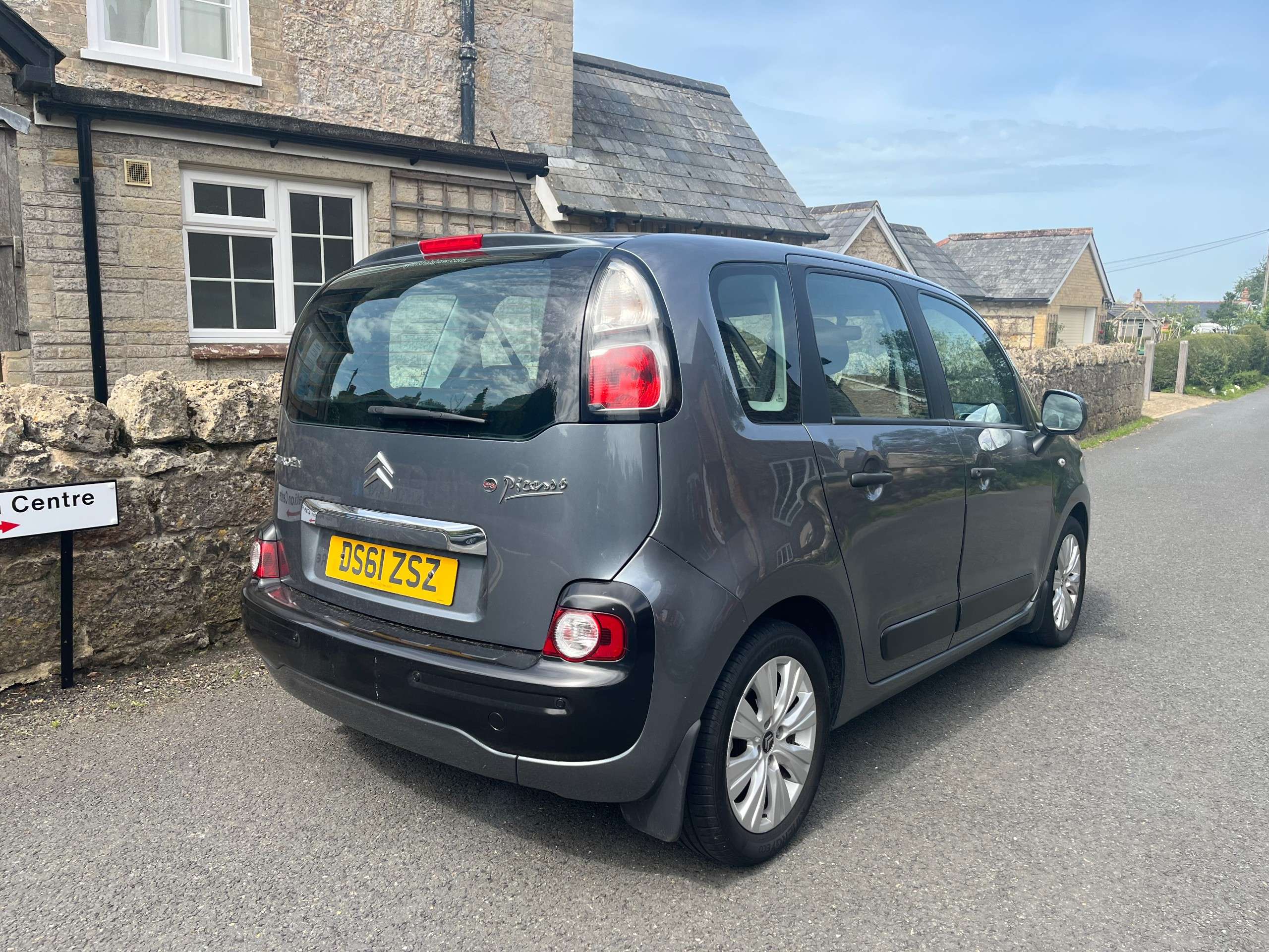 A 2012 CITROEN C3 PICASSO 1.6 HDi VTR+ MPV 5dr Diesel Manual Euro 5 (90 ps) A 2012 CITROEN C3 PICASSO 1.6 HDi VTR+ MPV 5dr Diesel Manual Euro 5 (90 ps)
