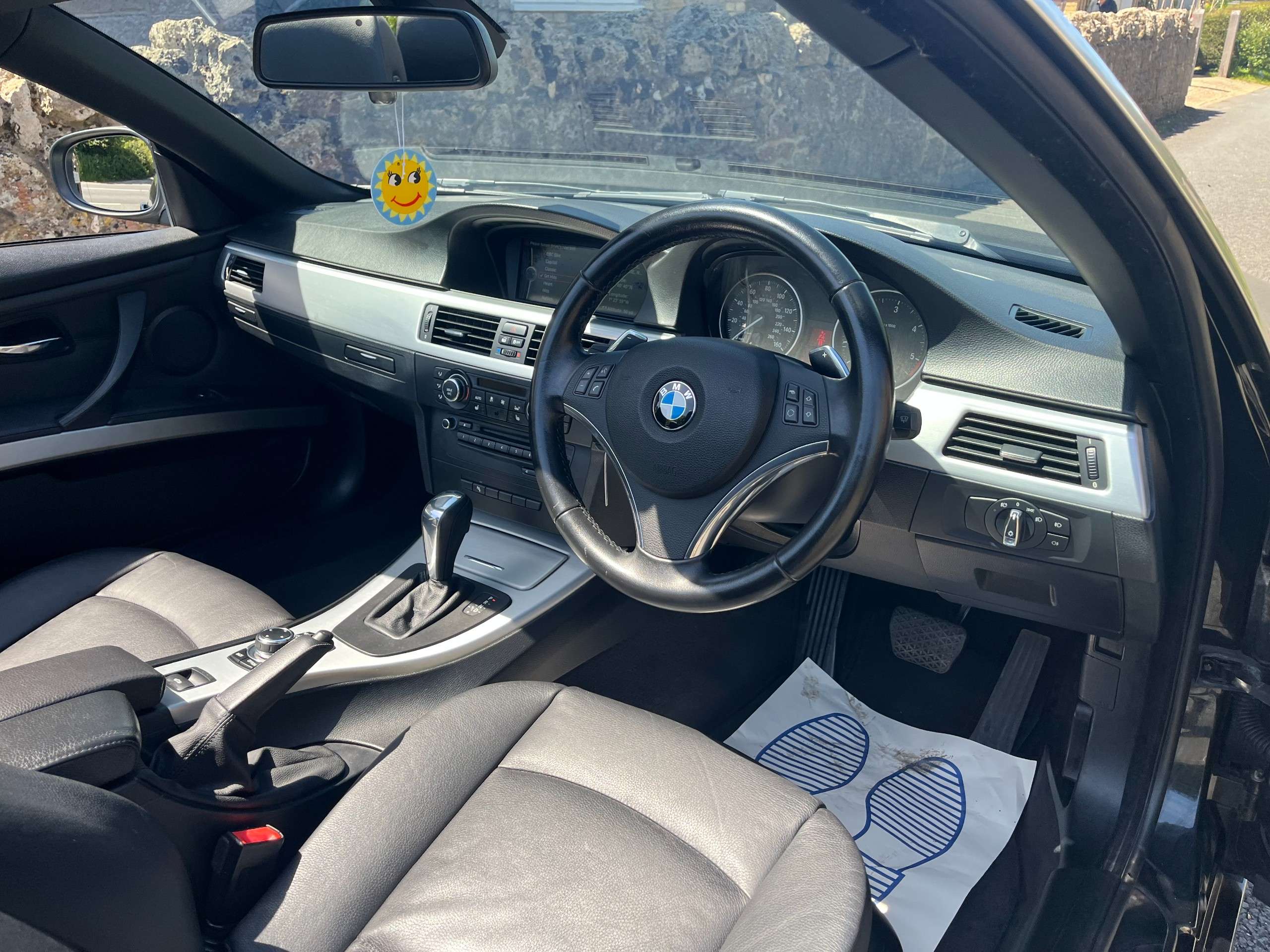 A 2013 BMW 3 SERIES 3.0 330d SE Convertible 2dr Diesel Auto Euro 5 (245 ps) A 2013 BMW 3 SERIES 3.0 330d SE Convertible 2dr Diesel Auto Euro 5 (245 ps)