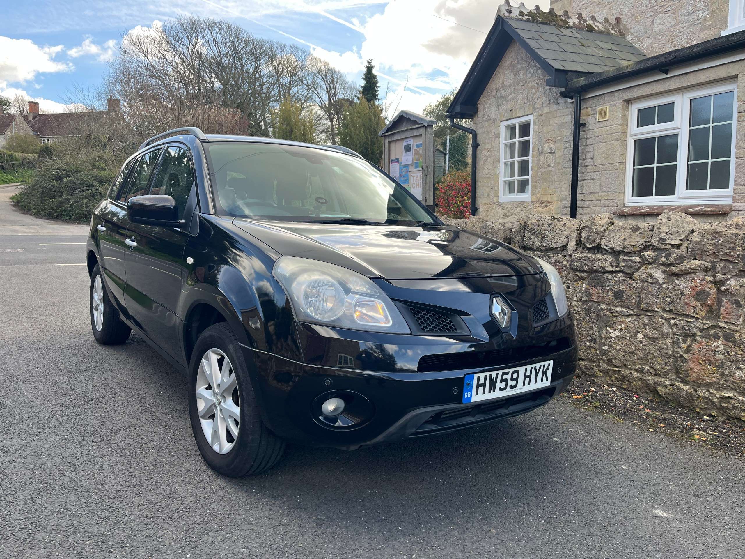 A 2010 RENAULT KOLEOS 2.0 dCi Dynamique S SNav SUV 5dr Diesel Manual 4WD Euro 4 (150 ps) A 2010 RENAULT KOLEOS 2.0 dCi Dynamique S SNav SUV 5dr Diesel Manual 4WD Euro 4 (150 ps)