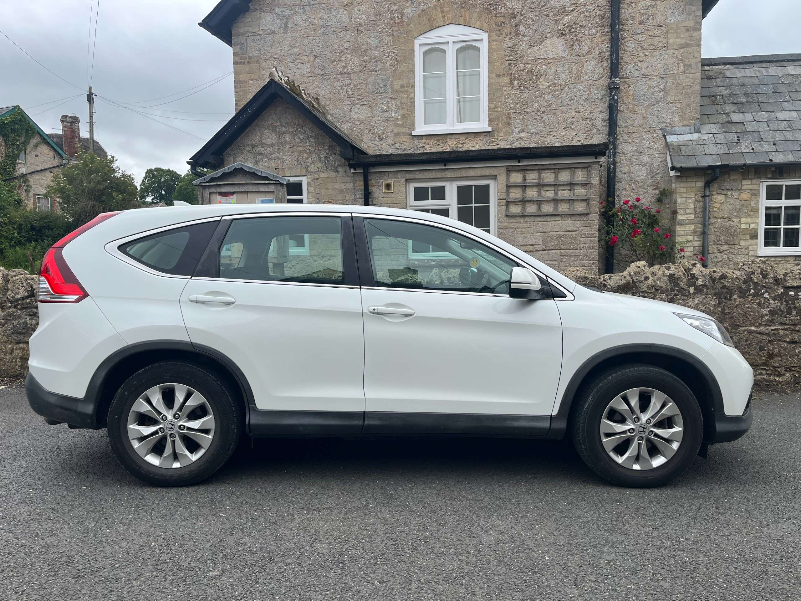 A 2013 HONDA CR-V 2.0 i-VTEC SE SUV 5dr Petrol Manual Euro 5 (s/s) (155 ps) A 2013 HONDA CR-V 2.0 i-VTEC SE SUV 5dr Petrol Manual Euro 5 (s/s) (155 ps)