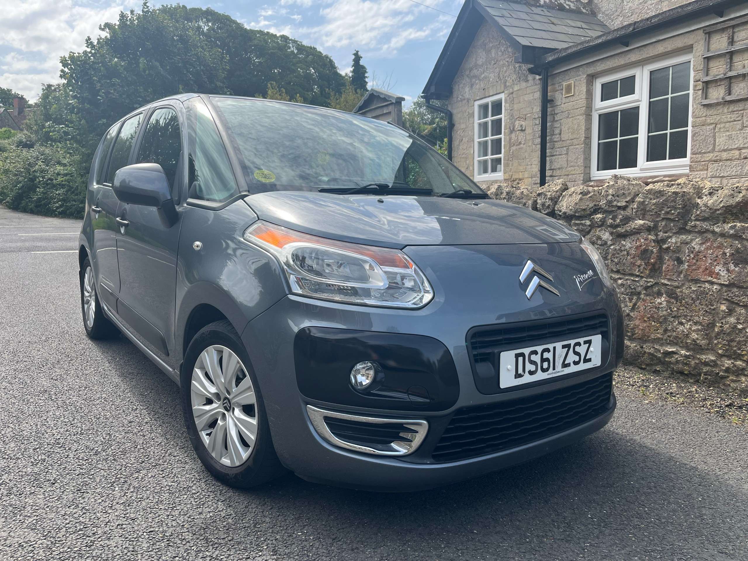 A 2012 CITROEN C3 PICASSO 1.6 HDi VTR+ MPV 5dr Diesel Manual Euro 5 (90 ps) A 2012 CITROEN C3 PICASSO 1.6 HDi VTR+ MPV 5dr Diesel Manual Euro 5 (90 ps)