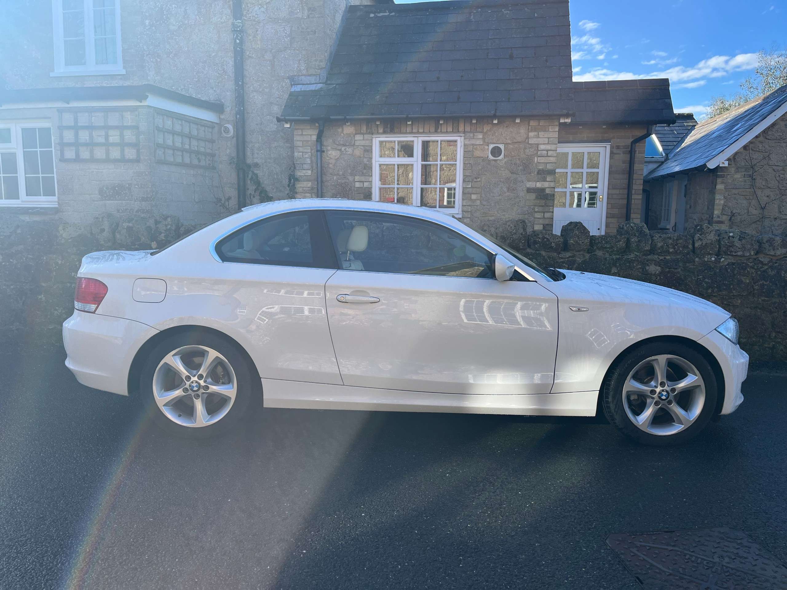 A 2010 BMW 1 SERIES 2.0 118d Sport Coupe 2dr Diesel Steptronic Euro 5 (143 ps) A 2010 BMW 1 SERIES 2.0 118d Sport Coupe 2dr Diesel Steptronic Euro 5 (143 ps)