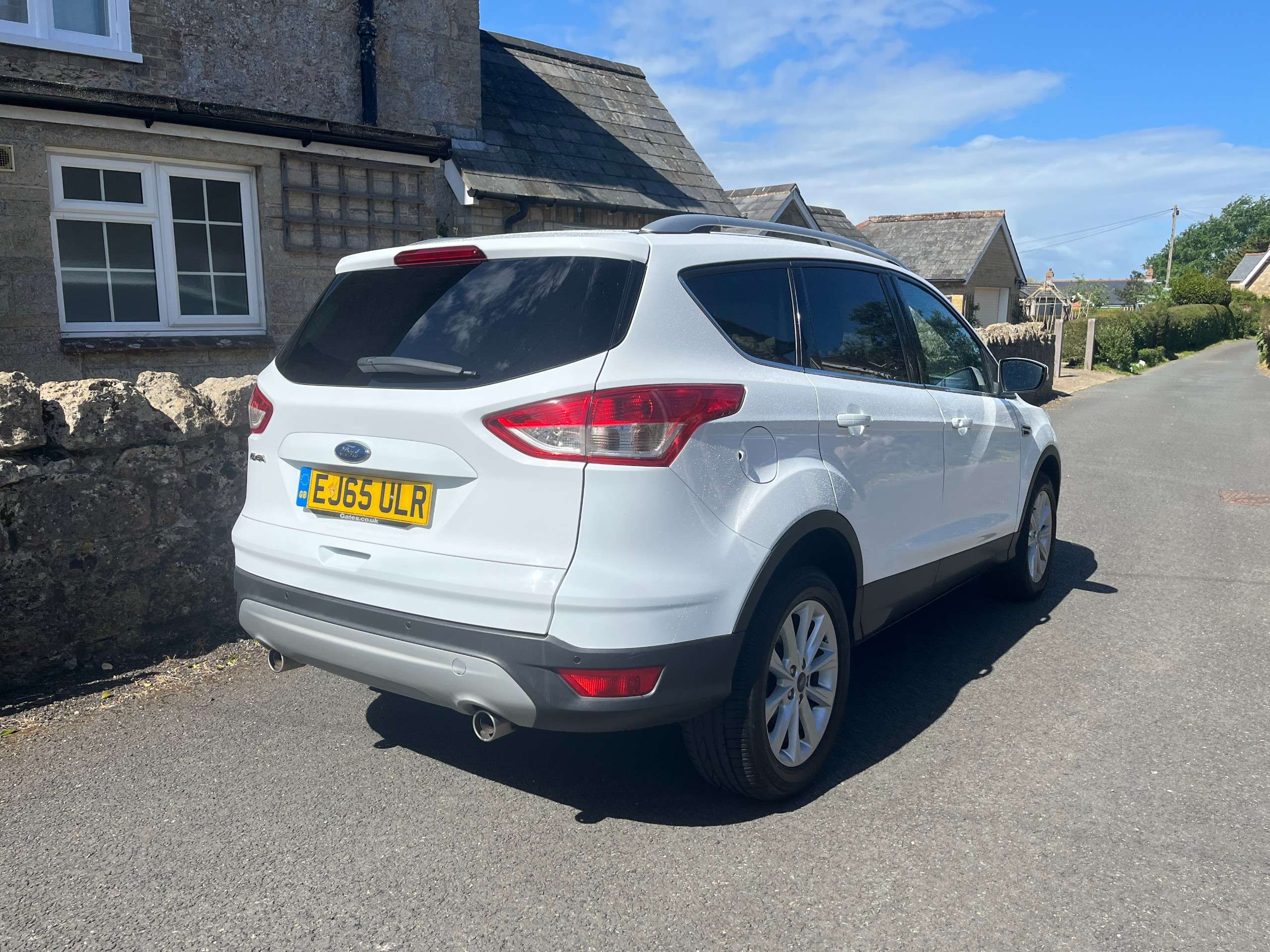 A 2015 FORD KUGA 2.0 TDCi Titanium SUV 5dr Diesel Manual 2WD Euro 6 (s/s) (150 ps) A 2015 FORD KUGA 2.0 TDCi Titanium SUV 5dr Diesel Manual 2WD Euro 6 (s/s) (150 ps)
