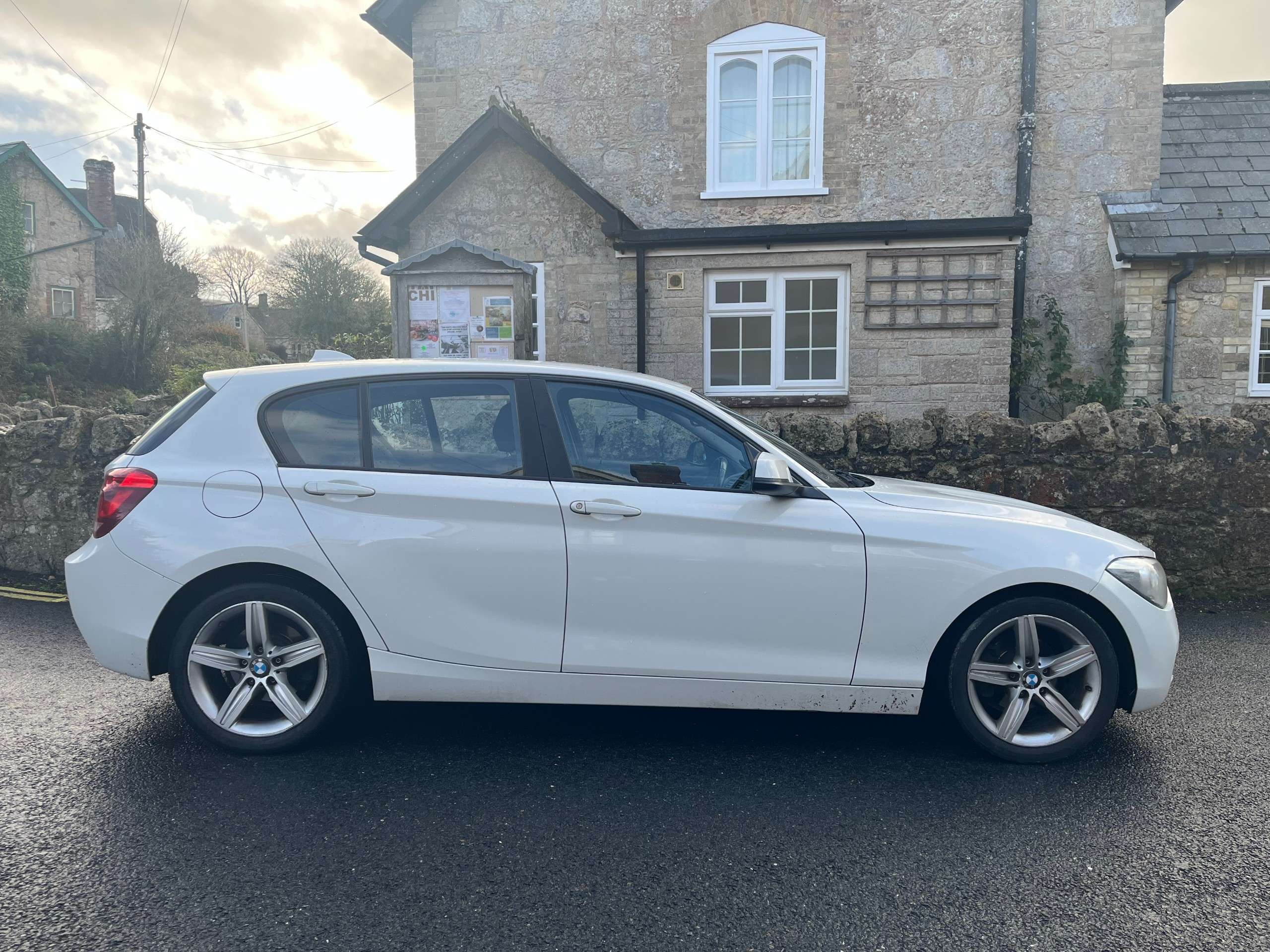 A 2012 BMW 1 SERIES 1.6 116i Sport Hatchback 5dr Petrol Manual Euro 5 (s/s) (136 ps) A 2012 BMW 1 SERIES 1.6 116i Sport Hatchback 5dr Petrol Manual Euro 5 (s/s) (136 ps)