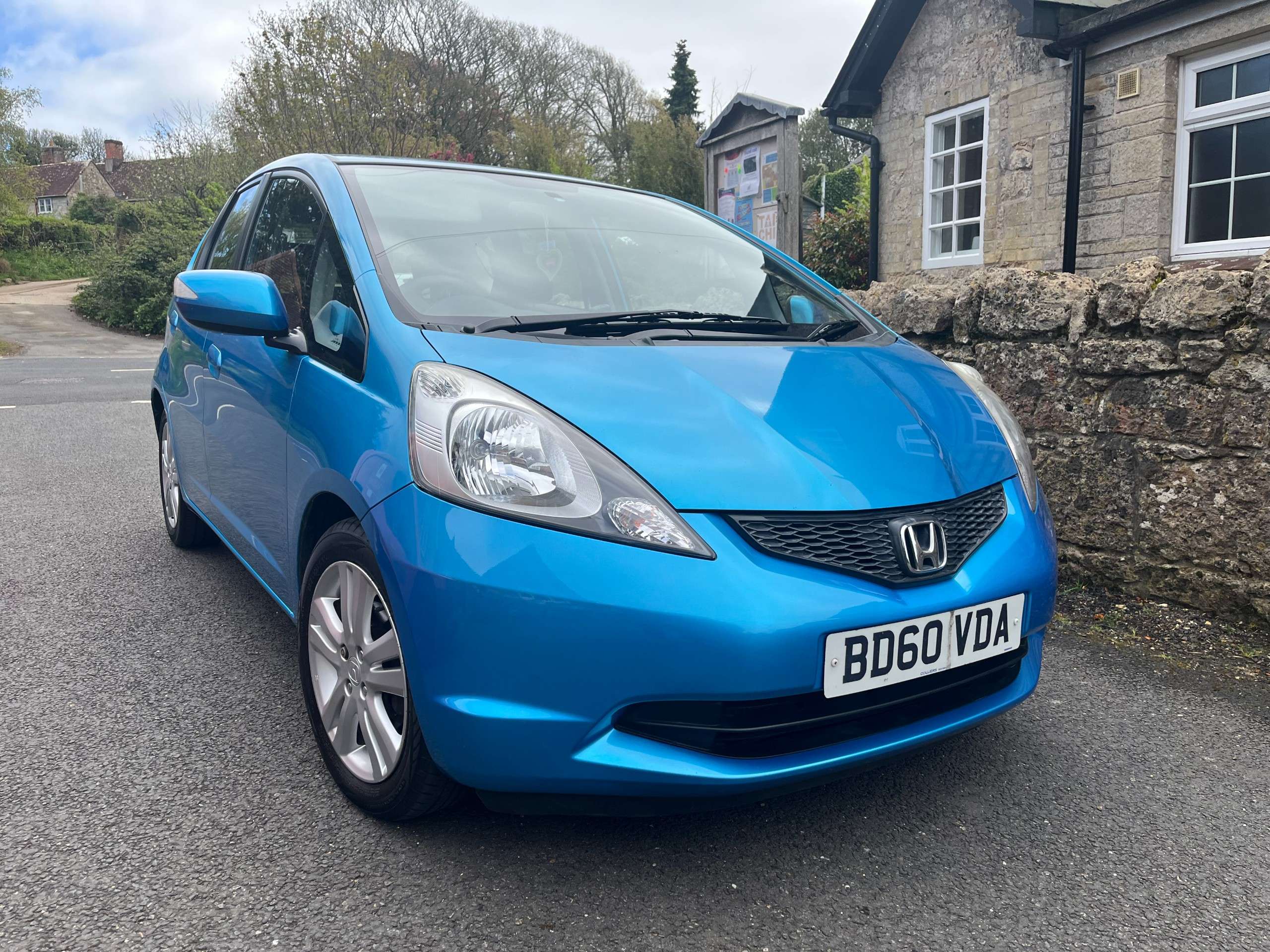 A 2010 HONDA JAZZ 1.4 i-VTEC ES Hatchback 5dr Petrol i SHIFT Euro 5 (99 ps) A 2010 HONDA JAZZ 1.4 i-VTEC ES Hatchback 5dr Petrol i SHIFT Euro 5 (99 ps)
