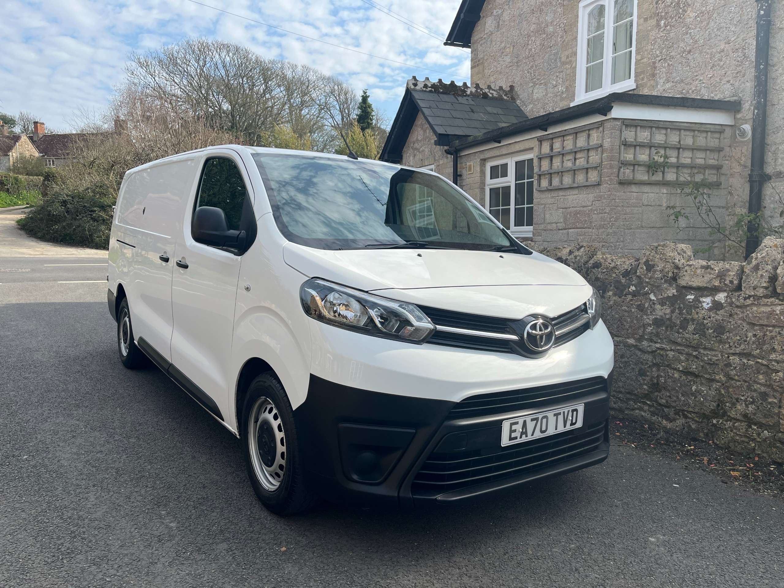 A 2021 TOYOTA PROACE 2.0D Icon Long Panel Van 6dr Diesel Manual LWB Euro 6 (s/s) (120 ps) A 2021 TOYOTA PROACE 2.0D Icon Long Panel Van 6dr Diesel Manual LWB Euro 6 (s/s) (120 ps)