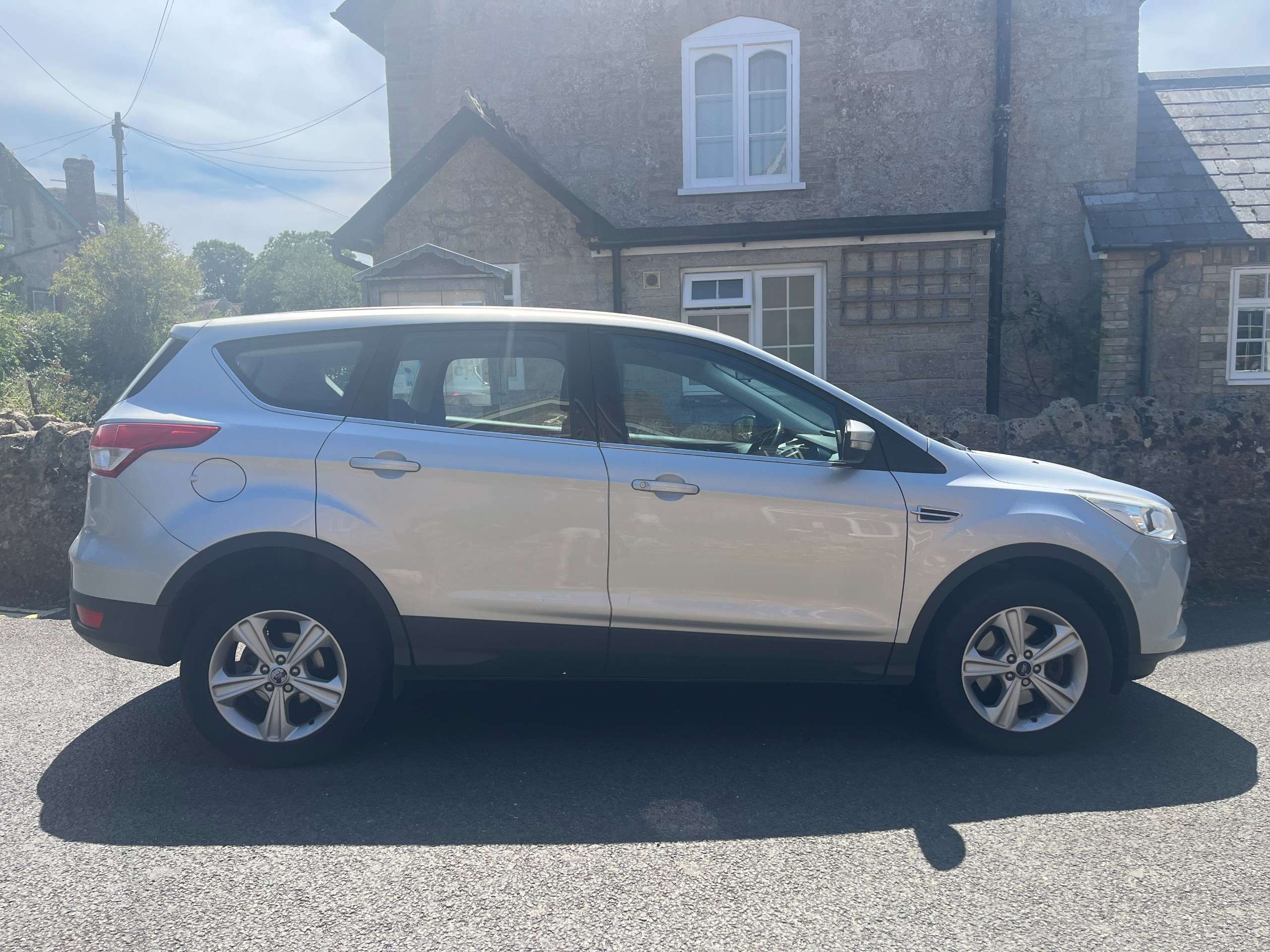 A 2015 FORD KUGA 2.0 TDCi Zetec SUV 5dr Diesel Manual 2WD Euro 6 (s/s) (150 ps) A 2015 FORD KUGA 2.0 TDCi Zetec SUV 5dr Diesel Manual 2WD Euro 6 (s/s) (150 ps)