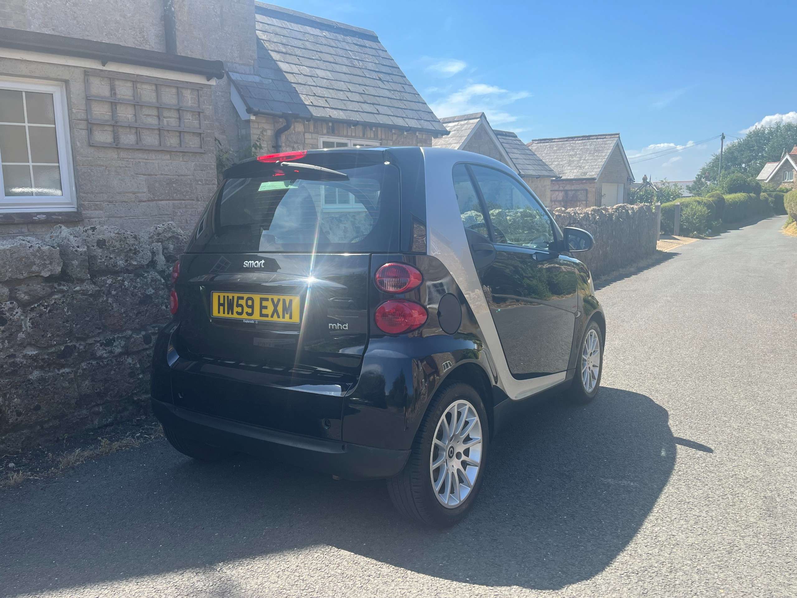 A 2009 SMART FORTWO 1.0 MHD Passion Coupe 2dr Petrol Auto Euro 4 (71 bhp) A 2009 SMART FORTWO 1.0 MHD Passion Coupe 2dr Petrol Auto Euro 4 (71 bhp)