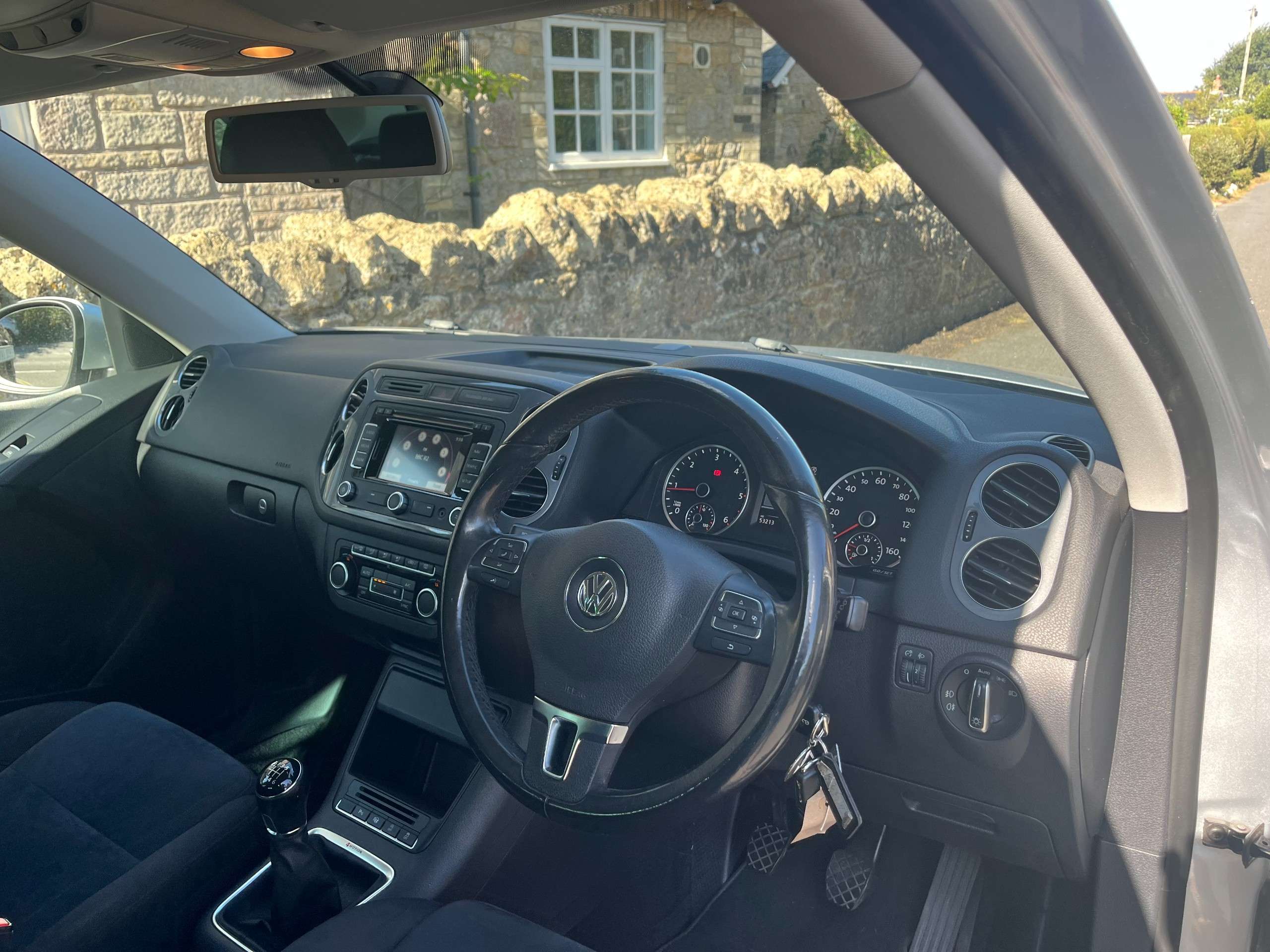 A 2013 VOLKSWAGEN TIGUAN 2.0 TDI BlueMotion Tech Match SUV 5dr Diesel Manual 4WD Euro 5 (s/s) (140 ps) A 2013 VOLKSWAGEN TIGUAN 2.0 TDI BlueMotion Tech Match SUV 5dr Diesel Manual 4WD Euro 5 (s/s) (140 ps)