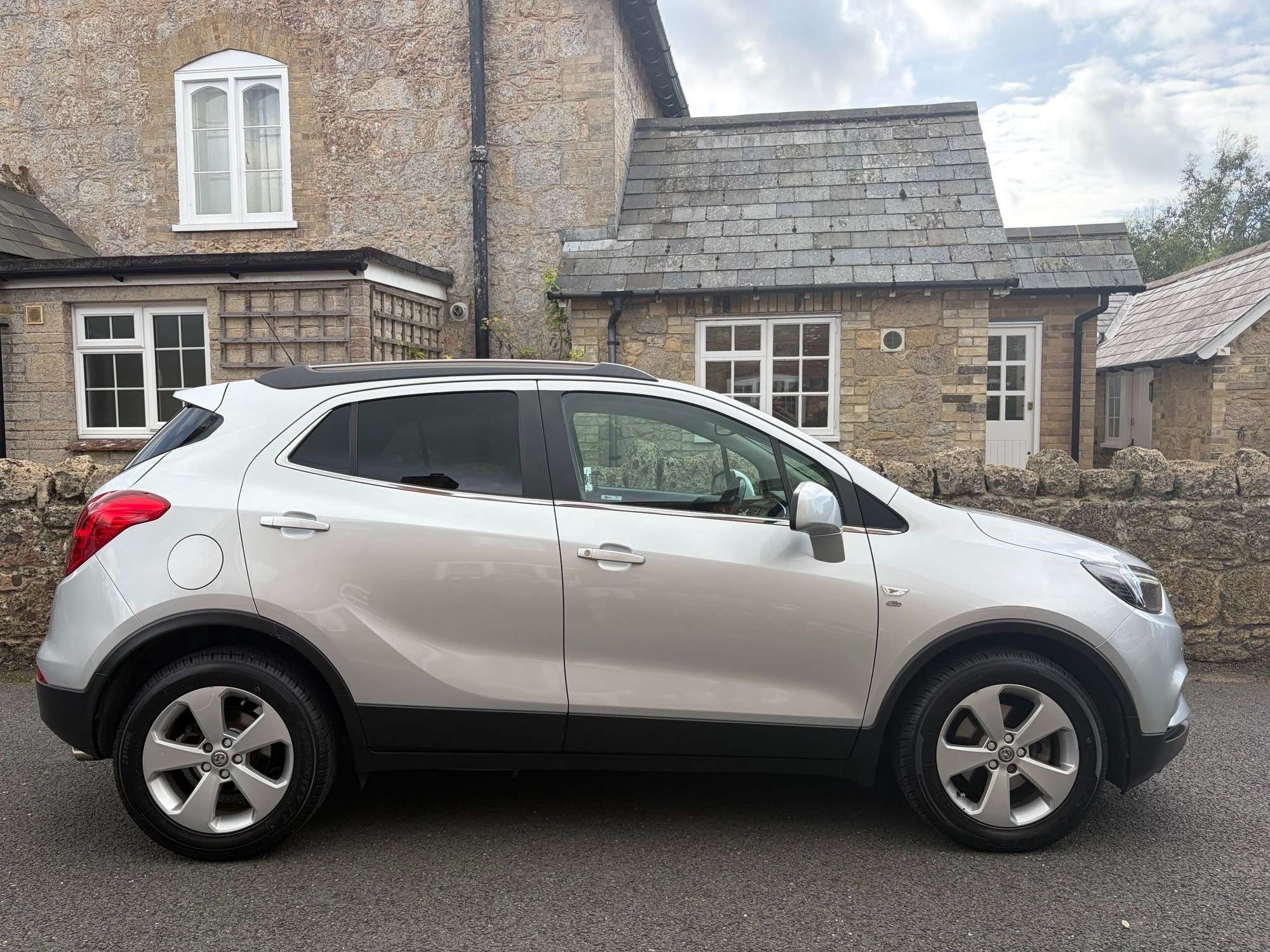 A 2017 VAUXHALL MOKKA X 1.6 CDTi ecoFLEX Elite Nav SUV 5dr Diesel Manual Euro 6 (s/s) 17in Alloy (136 ps) A 2017 VAUXHALL MOKKA X 1.6 CDTi ecoFLEX Elite Nav SUV 5dr Diesel Manual Euro 6 (s/s) 17in Alloy (136 ps)