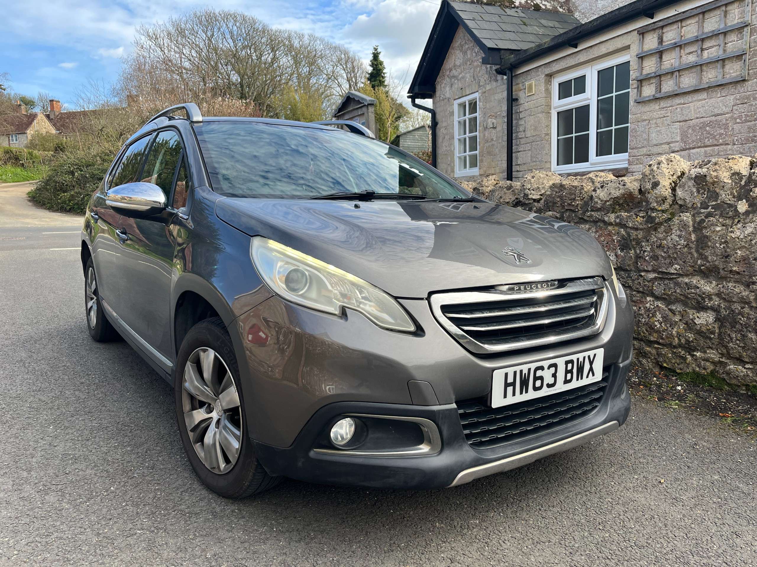 A 2013 PEUGEOT 2008 1.2 VTi Allure SUV 5dr Petrol Manual Euro 5 (82 ps) A 2013 PEUGEOT 2008 1.2 VTi Allure SUV 5dr Petrol Manual Euro 5 (82 ps)