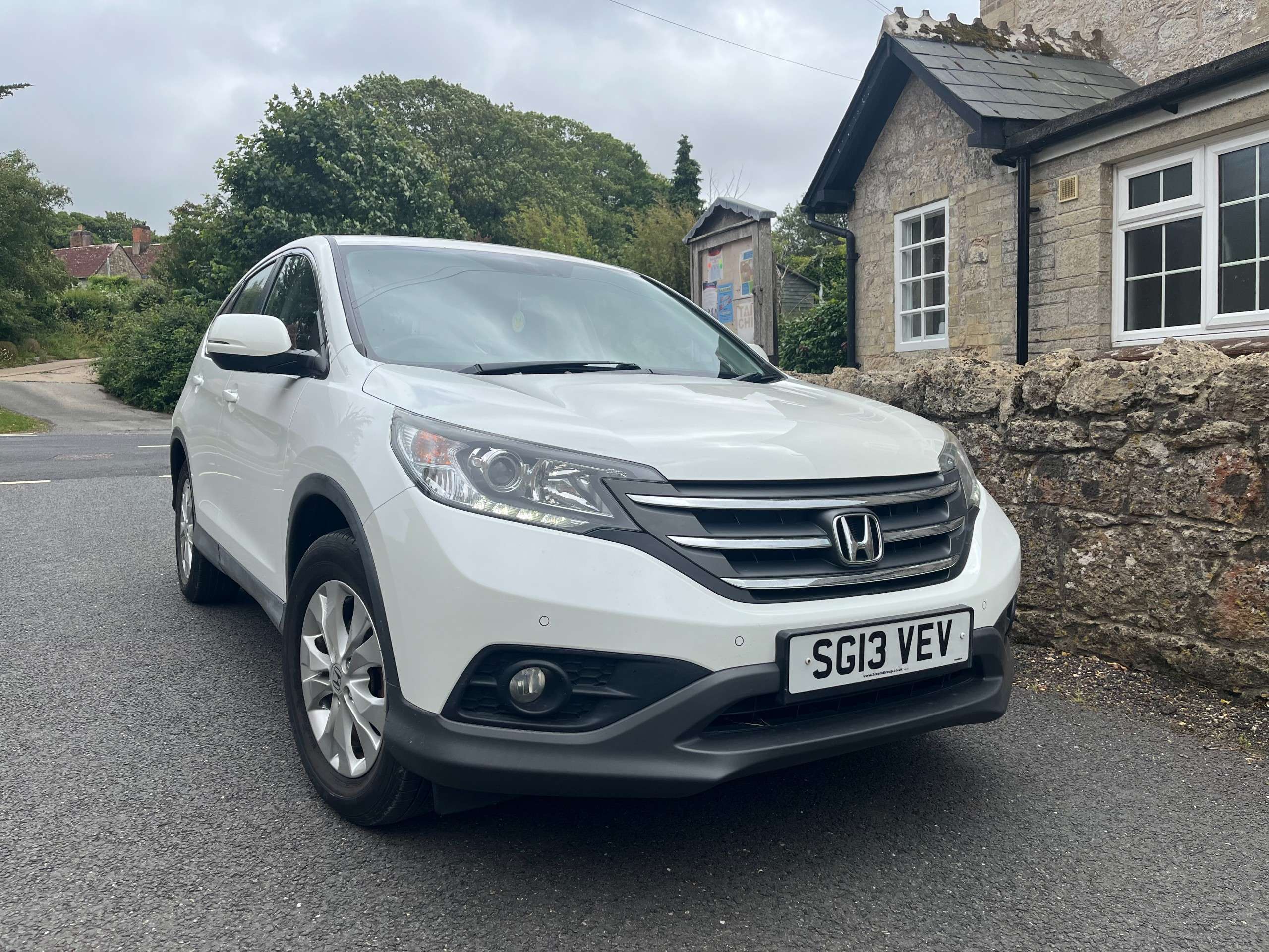 A 2013 HONDA CR-V 2.0 i-VTEC SE SUV 5dr Petrol Manual Euro 5 (s/s) (155 ps) A 2013 HONDA CR-V 2.0 i-VTEC SE SUV 5dr Petrol Manual Euro 5 (s/s) (155 ps)