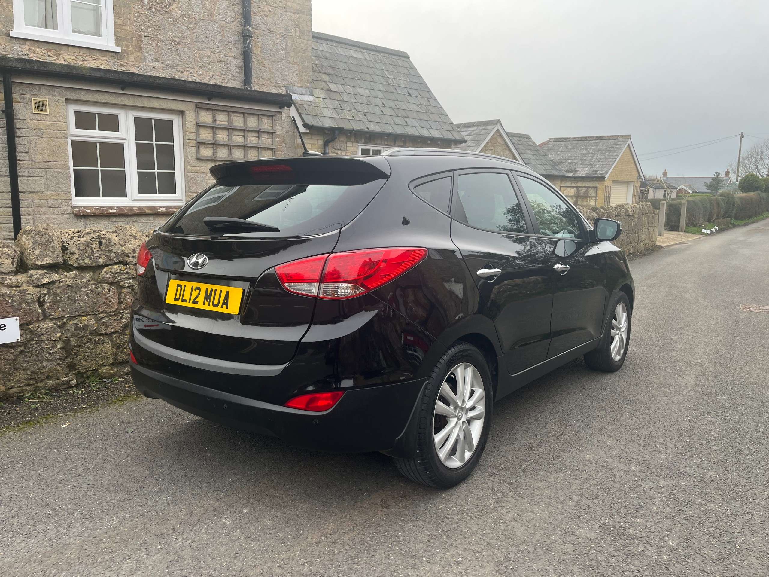 A 2012 HYUNDAI IX35 2.0 CRDi Premium SUV 5dr Diesel Manual 4WD Euro 5 (134 bhp) A 2012 HYUNDAI IX35 2.0 CRDi Premium SUV 5dr Diesel Manual 4WD Euro 5 (134 bhp)