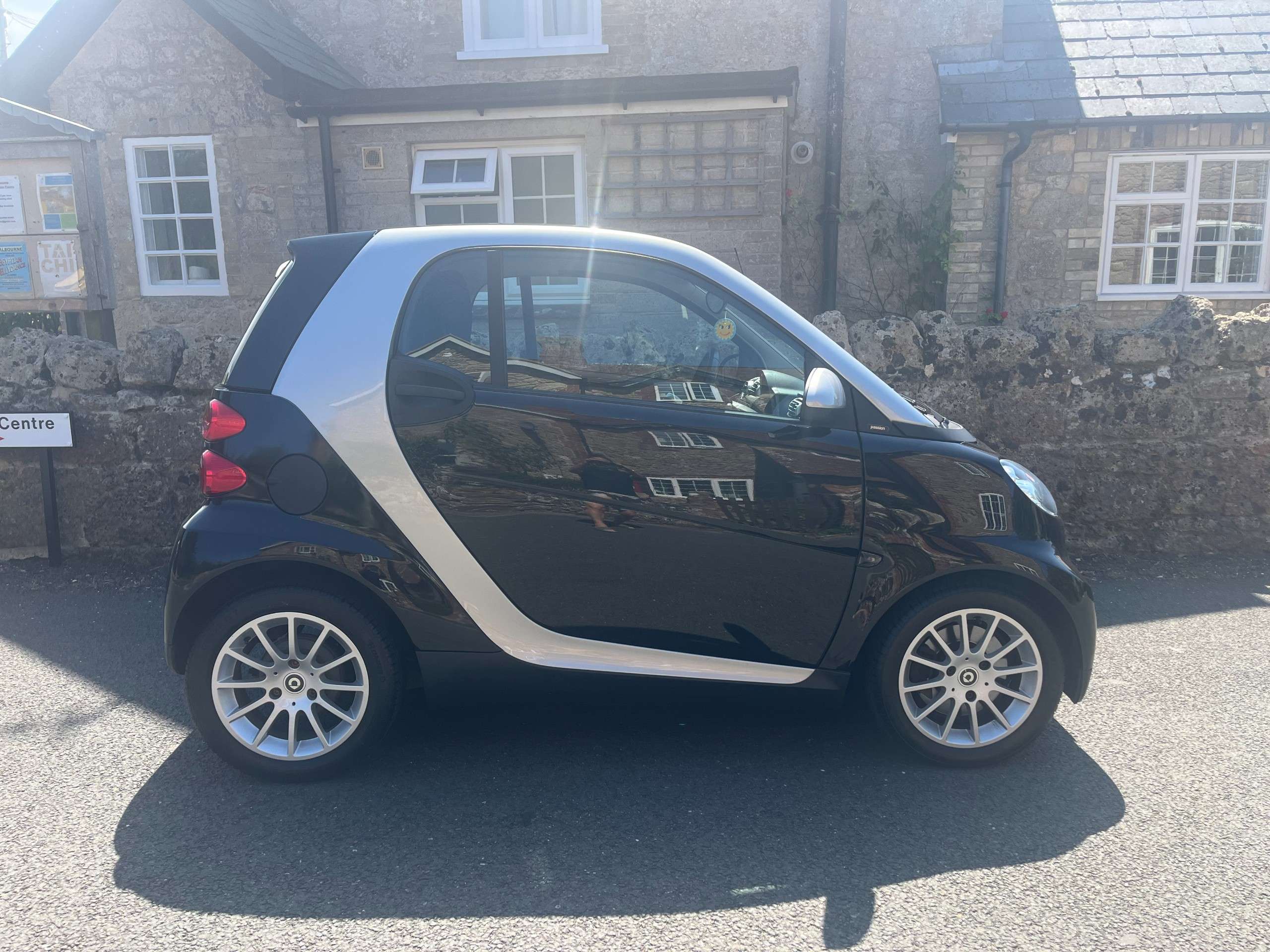 A 2009 SMART FORTWO 1.0 MHD Passion Coupe 2dr Petrol Auto Euro 4 (71 bhp) A 2009 SMART FORTWO 1.0 MHD Passion Coupe 2dr Petrol Auto Euro 4 (71 bhp)