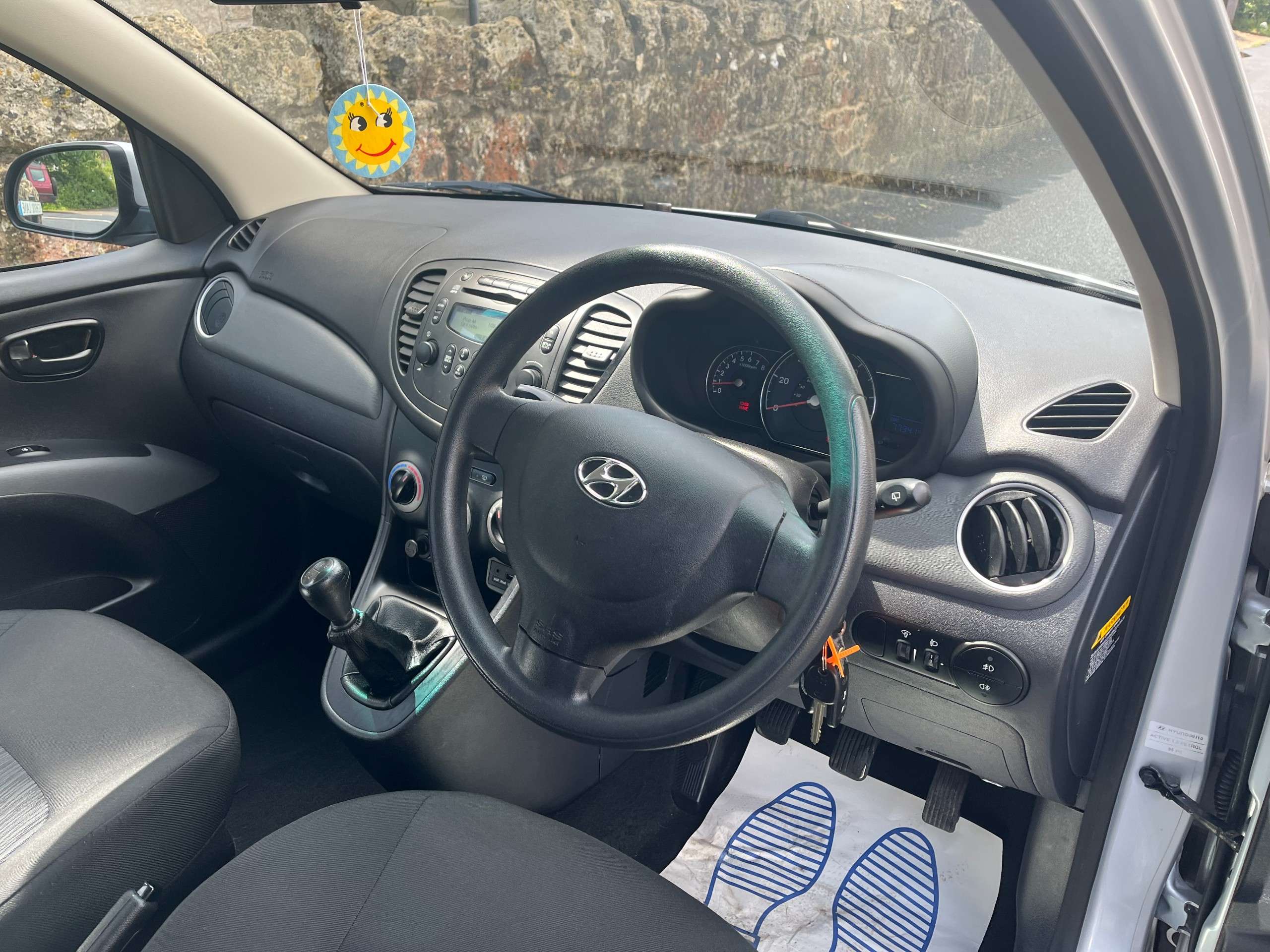 A 2013 HYUNDAI I10 1.2 Active Hatchback 5dr Petrol Manual Euro 5 (85 bhp) A 2013 HYUNDAI I10 1.2 Active Hatchback 5dr Petrol Manual Euro 5 (85 bhp)