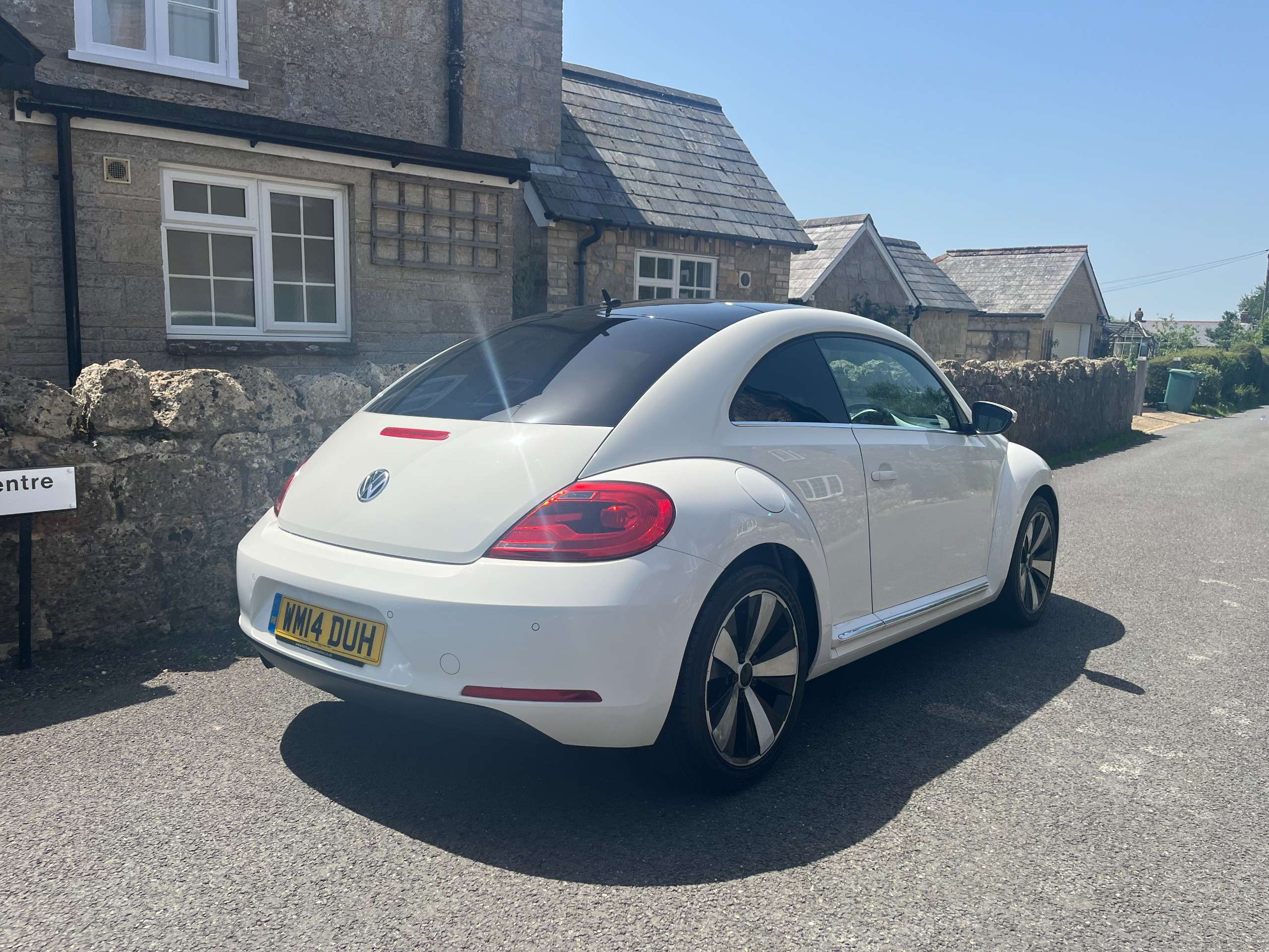 A 2014 VOLKSWAGEN BEETLE 1.2 TSI Design Hatchback 3dr Petrol Manual 6Spd Euro 5 (105 ps) A 2014 VOLKSWAGEN BEETLE 1.2 TSI Design Hatchback 3dr Petrol Manual 6Spd Euro 5 (105 ps)
