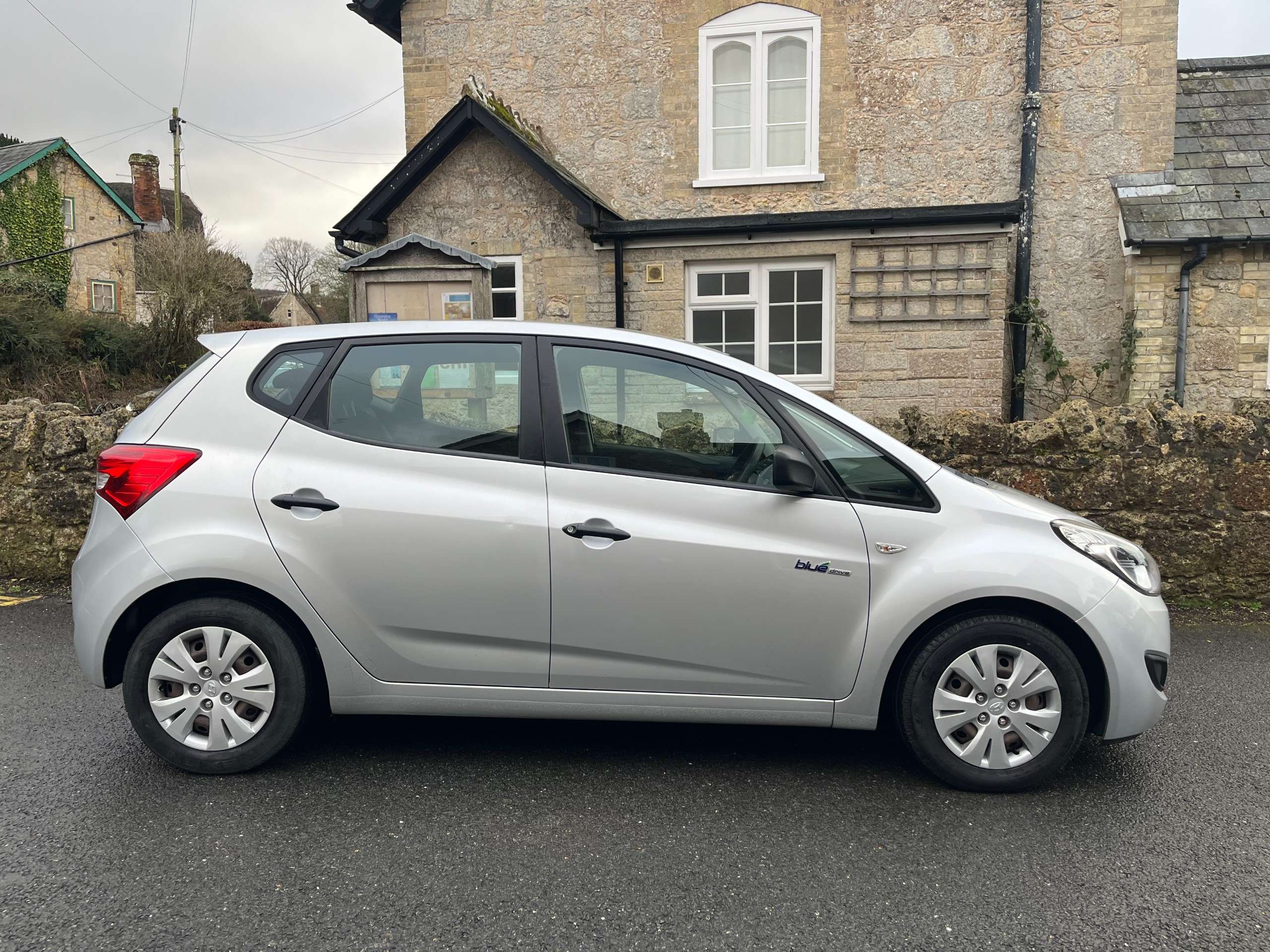 A 2012 HYUNDAI IX20 1.4 CRDi Classic Hatchback 5dr Diesel Manual Euro 5 (s/s) (89 bhp) A 2012 HYUNDAI IX20 1.4 CRDi Classic Hatchback 5dr Diesel Manual Euro 5 (s/s) (89 bhp)