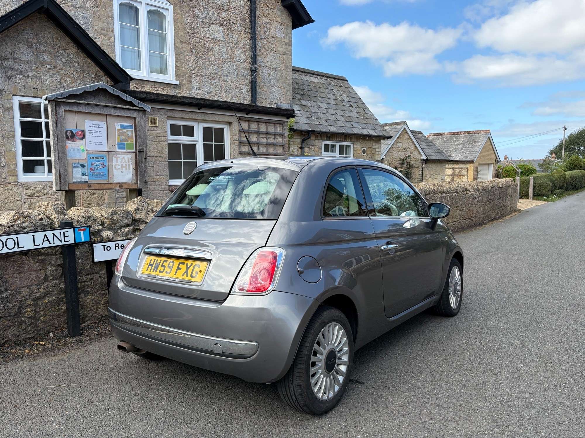 A 2009 FIAT 500 1.3 MultiJet Lounge Hatchback 3dr Diesel Manual Euro 4 (75 bhp) A 2009 FIAT 500 1.3 MultiJet Lounge Hatchback 3dr Diesel Manual Euro 4 (75 bhp)