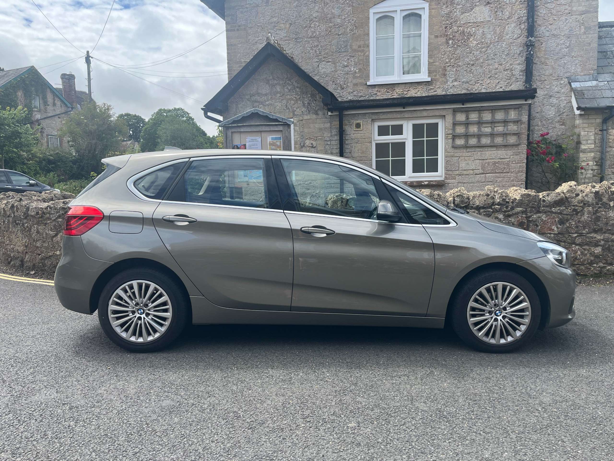 A 2016 BMW 2 SERIES ACTIVE TOURER 2.0 218d Luxury MPV 5dr Diesel Auto Euro 6 (s/s) (150 ps) A 2016 BMW 2 SERIES ACTIVE TOURER 2.0 218d Luxury MPV 5dr Diesel Auto Euro 6 (s/s) (150 ps)