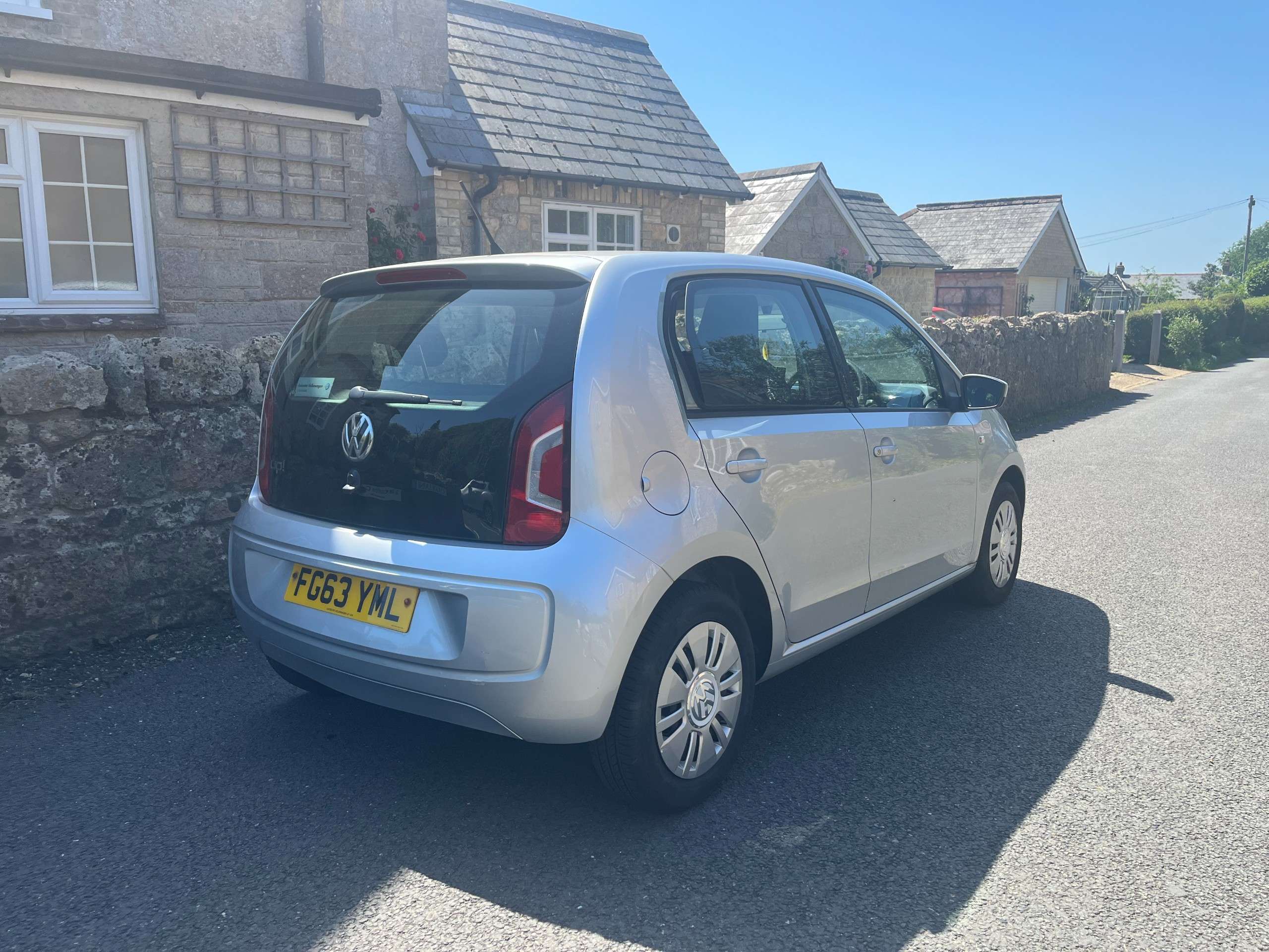 A 2013 VOLKSWAGEN UP! 1.0 Move up Hatchback 5dr Petrol Manual Euro 5 A 2013 VOLKSWAGEN UP! 1.0 Move up Hatchback 5dr Petrol Manual Euro 5