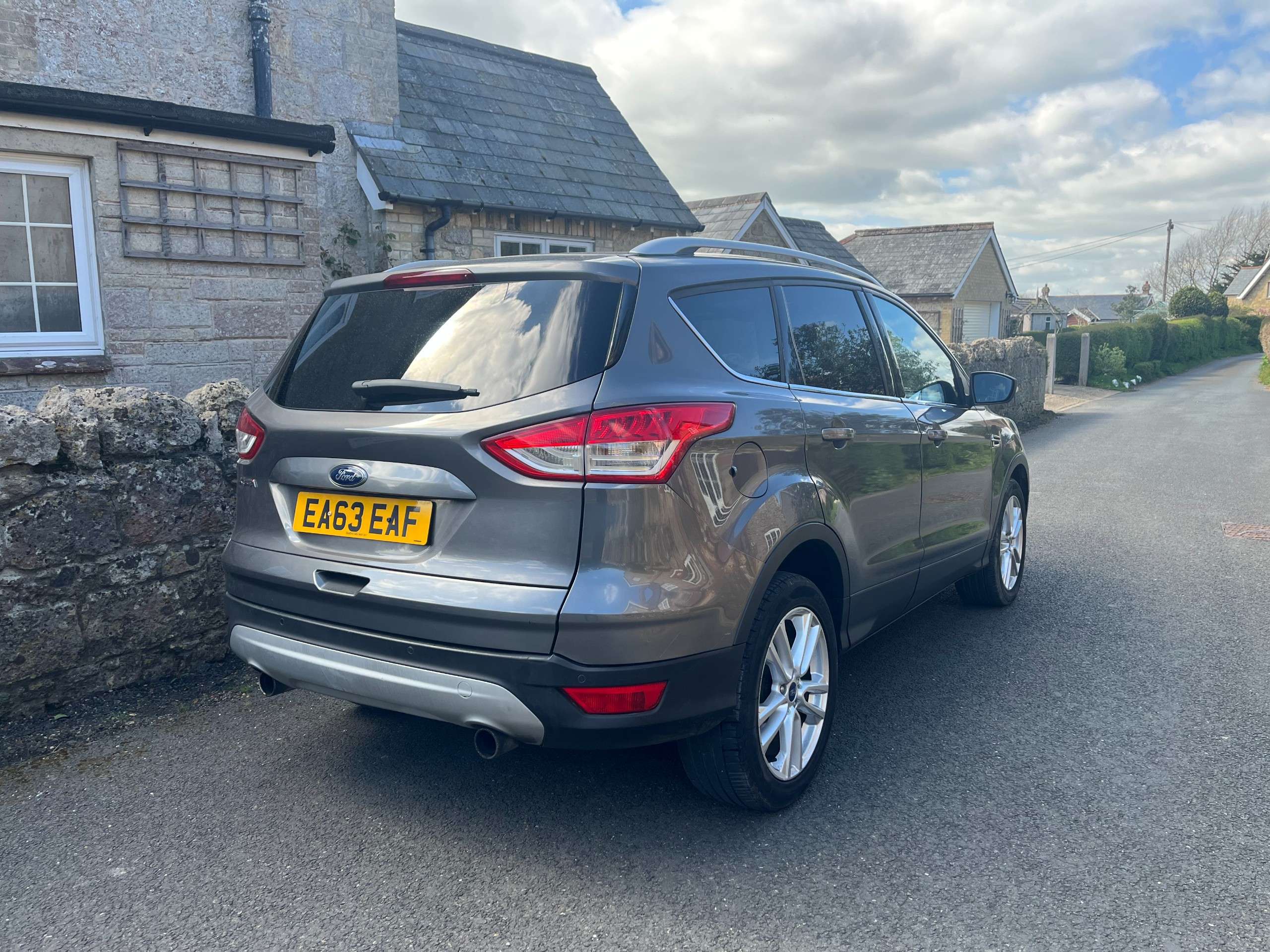 A 2013 FORD KUGA 2.0 TDCi Titanium X SUV 5dr Diesel Manual AWD Euro 5 (163 ps) A 2013 FORD KUGA 2.0 TDCi Titanium X SUV 5dr Diesel Manual AWD Euro 5 (163 ps)
