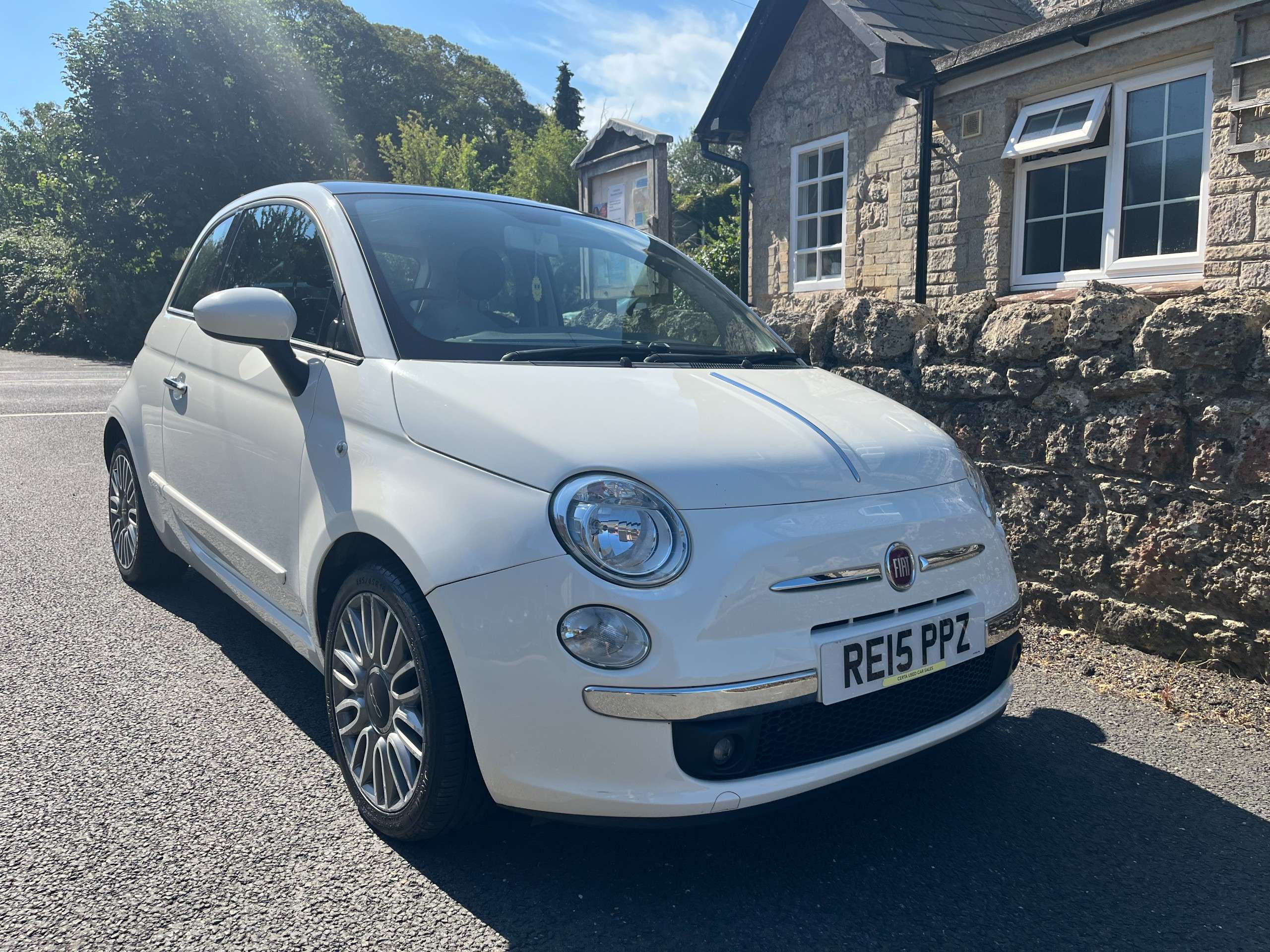 A 2015 FIAT 500 0.9 TwinAir Lounge Hatchback 3dr Petrol Manual Euro 6 (s/s) (85 bhp) A 2015 FIAT 500 0.9 TwinAir Lounge Hatchback 3dr Petrol Manual Euro 6 (s/s) (85 bhp)