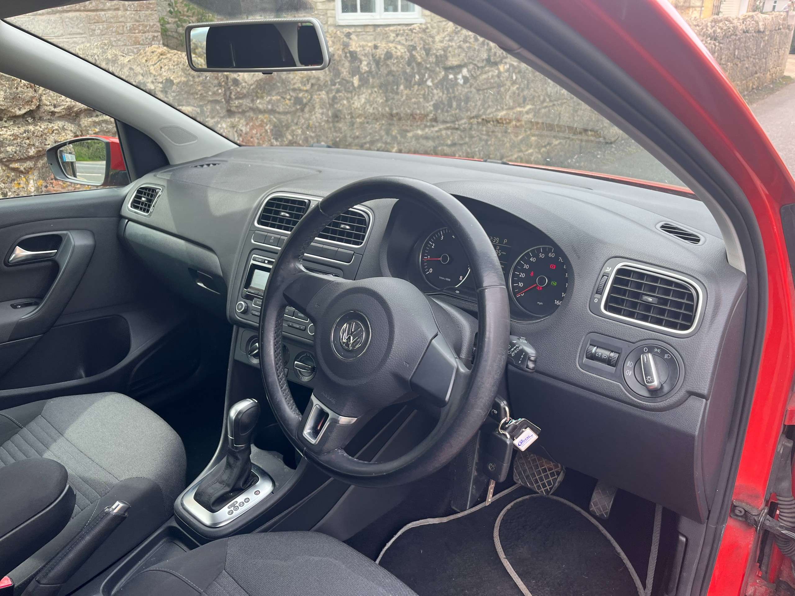 A 2011 VOLKSWAGEN POLO 1.4 SEL Hatchback 5dr Petrol DSG Euro 5 (85 ps) A 2011 VOLKSWAGEN POLO 1.4 SEL Hatchback 5dr Petrol DSG Euro 5 (85 ps)