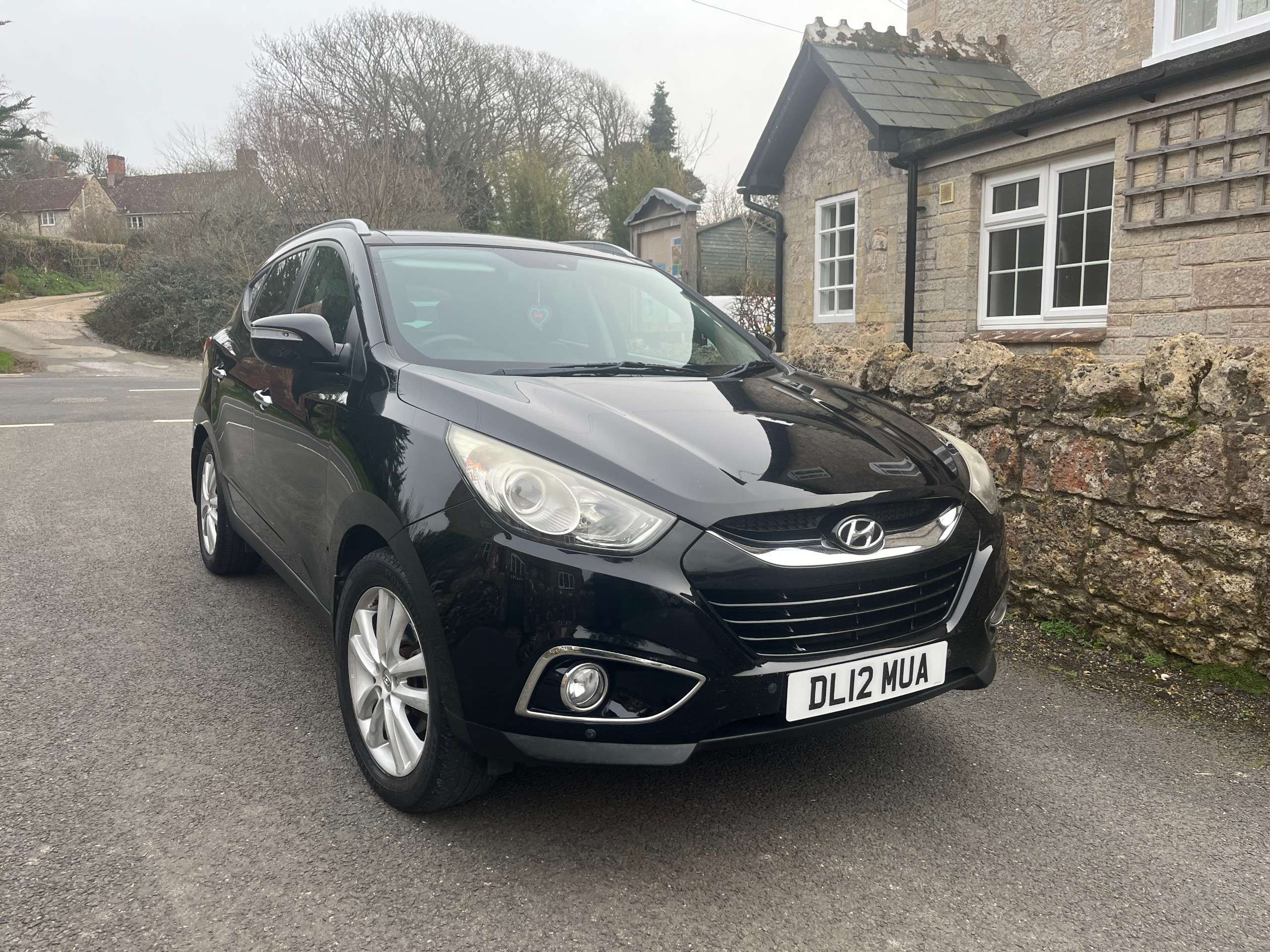 A 2012 HYUNDAI IX35 2.0 CRDi Premium SUV 5dr Diesel Manual 4WD Euro 5 (134 bhp) A 2012 HYUNDAI IX35 2.0 CRDi Premium SUV 5dr Diesel Manual 4WD Euro 5 (134 bhp)