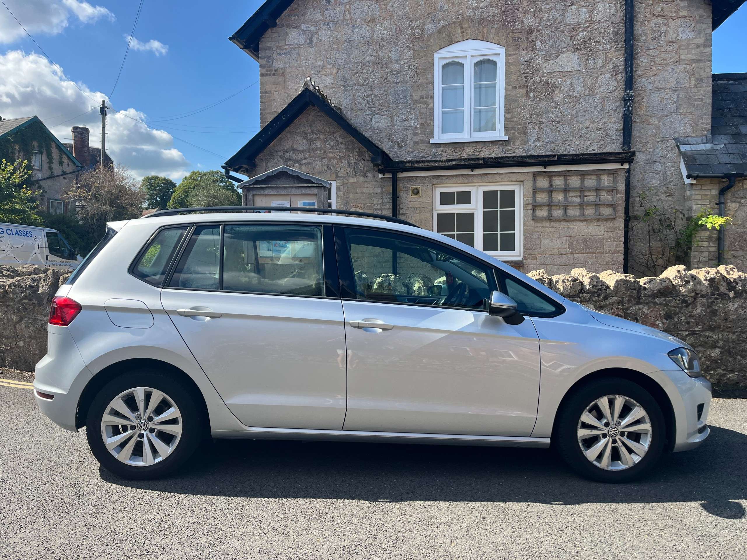 A 2015 VOLKSWAGEN GOLF SV 1.6 TDI BlueMotion Tech SE MPV 5dr Diesel Manual Euro 6 (s/s) (110 ps) A 2015 VOLKSWAGEN GOLF SV 1.6 TDI BlueMotion Tech SE MPV 5dr Diesel Manual Euro 6 (s/s) (110 ps)