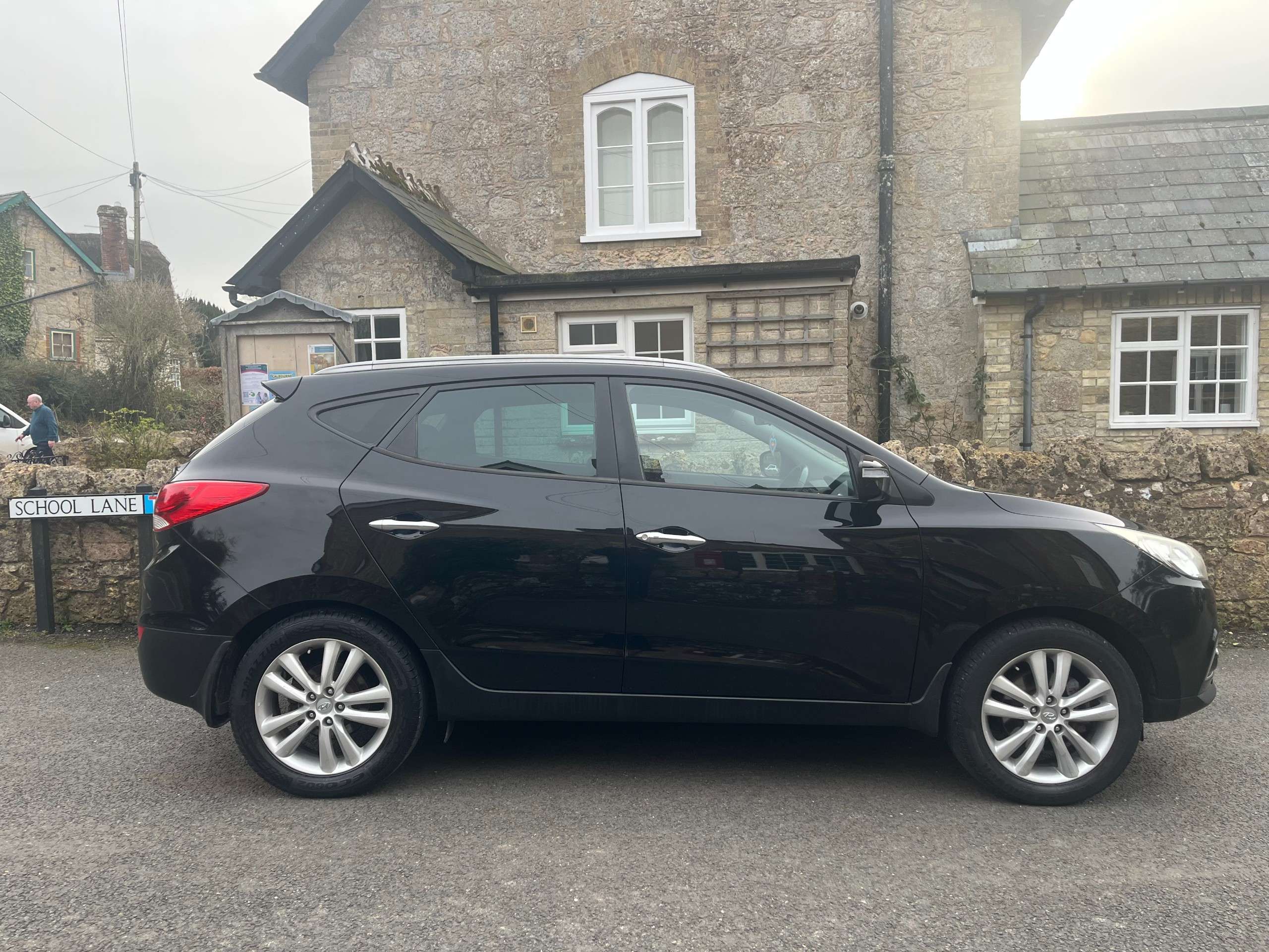 A 2012 HYUNDAI IX35 2.0 CRDi Premium SUV 5dr Diesel Manual 4WD Euro 5 (134 bhp) A 2012 HYUNDAI IX35 2.0 CRDi Premium SUV 5dr Diesel Manual 4WD Euro 5 (134 bhp)