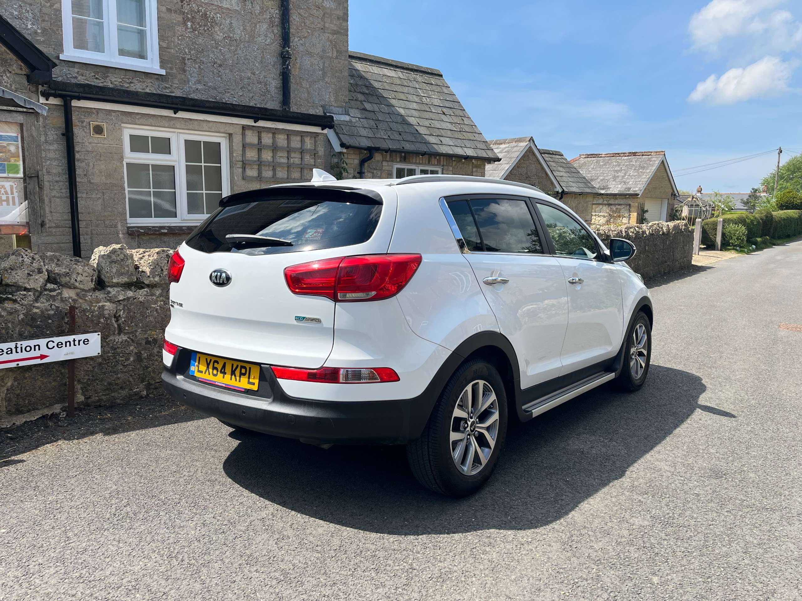 A 2014 KIA SPORTAGE 1.7 CRDi EcoDynamics White Edition SUV 5dr Diesel Manual 2WD Euro 5 (s/s) (114 bhp) A 2014 KIA SPORTAGE 1.7 CRDi EcoDynamics White Edition SUV 5dr Diesel Manual 2WD Euro 5 (s/s) (114 bhp)