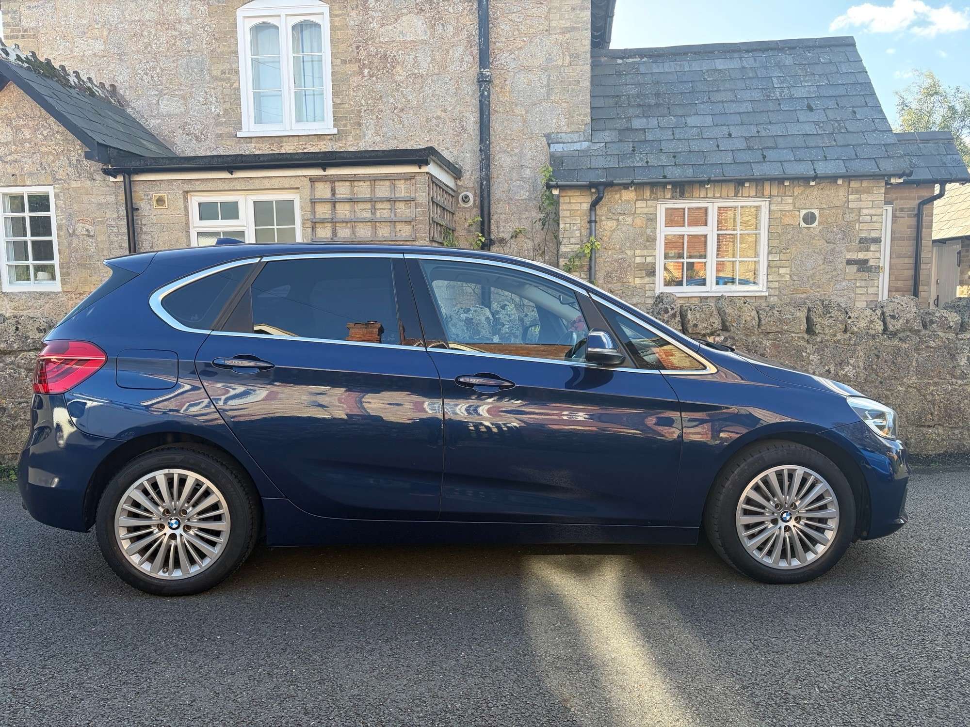 A 2015 BMW 2 SERIES ACTIVE TOURER 2.0 220i Luxury MPV 5dr Petrol Auto Euro 6 (s/s) (192 ps) A 2015 BMW 2 SERIES ACTIVE TOURER 2.0 220i Luxury MPV 5dr Petrol Auto Euro 6 (s/s) (192 ps)