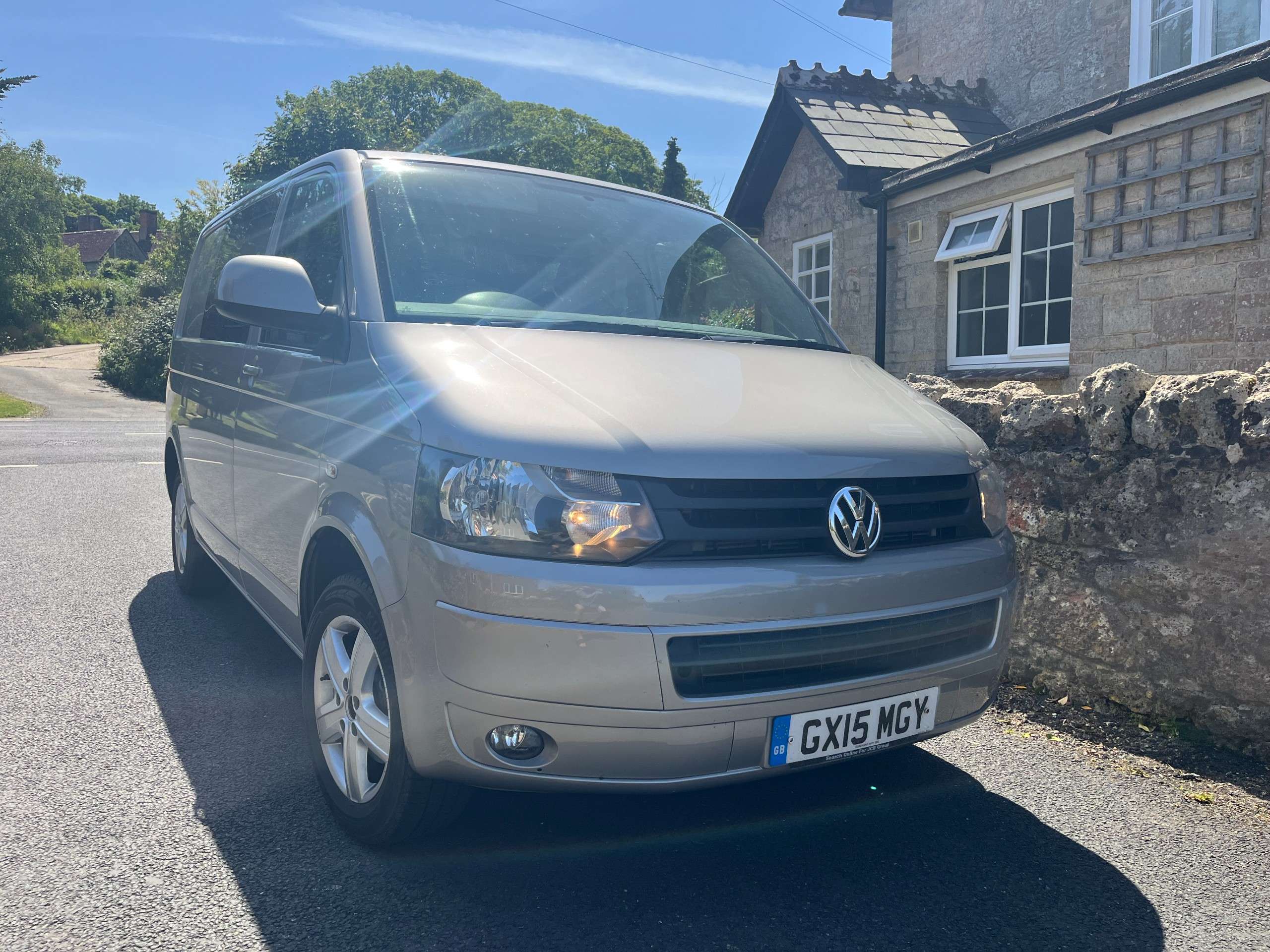 A 2015 VOLKSWAGEN TRANSPORTER 2.0 TDI T32 Highline Kombi 4dr Diesel Manual L1 H1 (198 g/km, 138.08 bhp) A 2015 VOLKSWAGEN TRANSPORTER 2.0 TDI T32 Highline Kombi 4dr Diesel Manual L1 H1 (198 g/km, 138.08 bhp)
