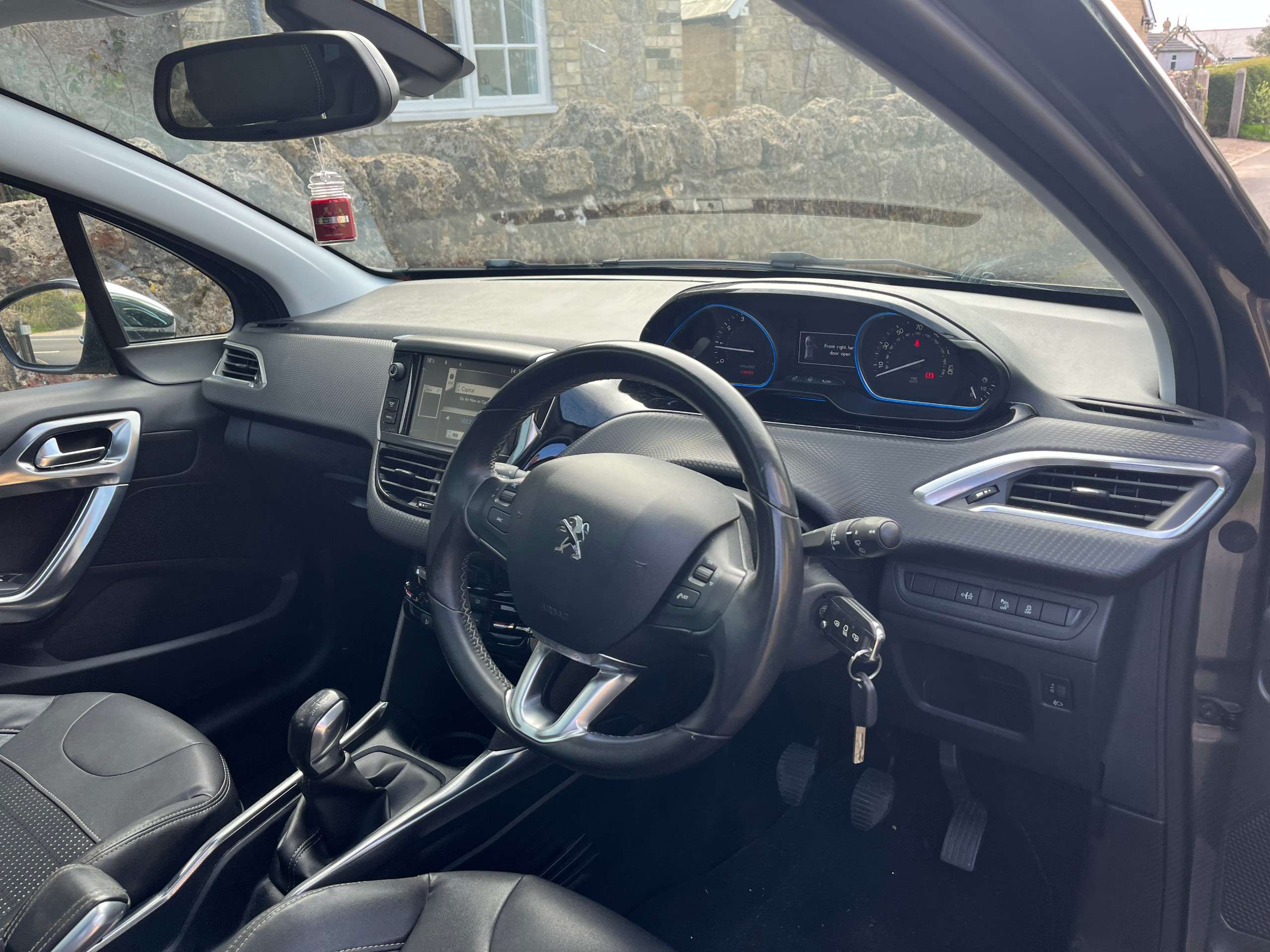 A 2013 PEUGEOT 2008 1.2 VTi Allure SUV 5dr Petrol Manual Euro 5 (82 ps) A 2013 PEUGEOT 2008 1.2 VTi Allure SUV 5dr Petrol Manual Euro 5 (82 ps)