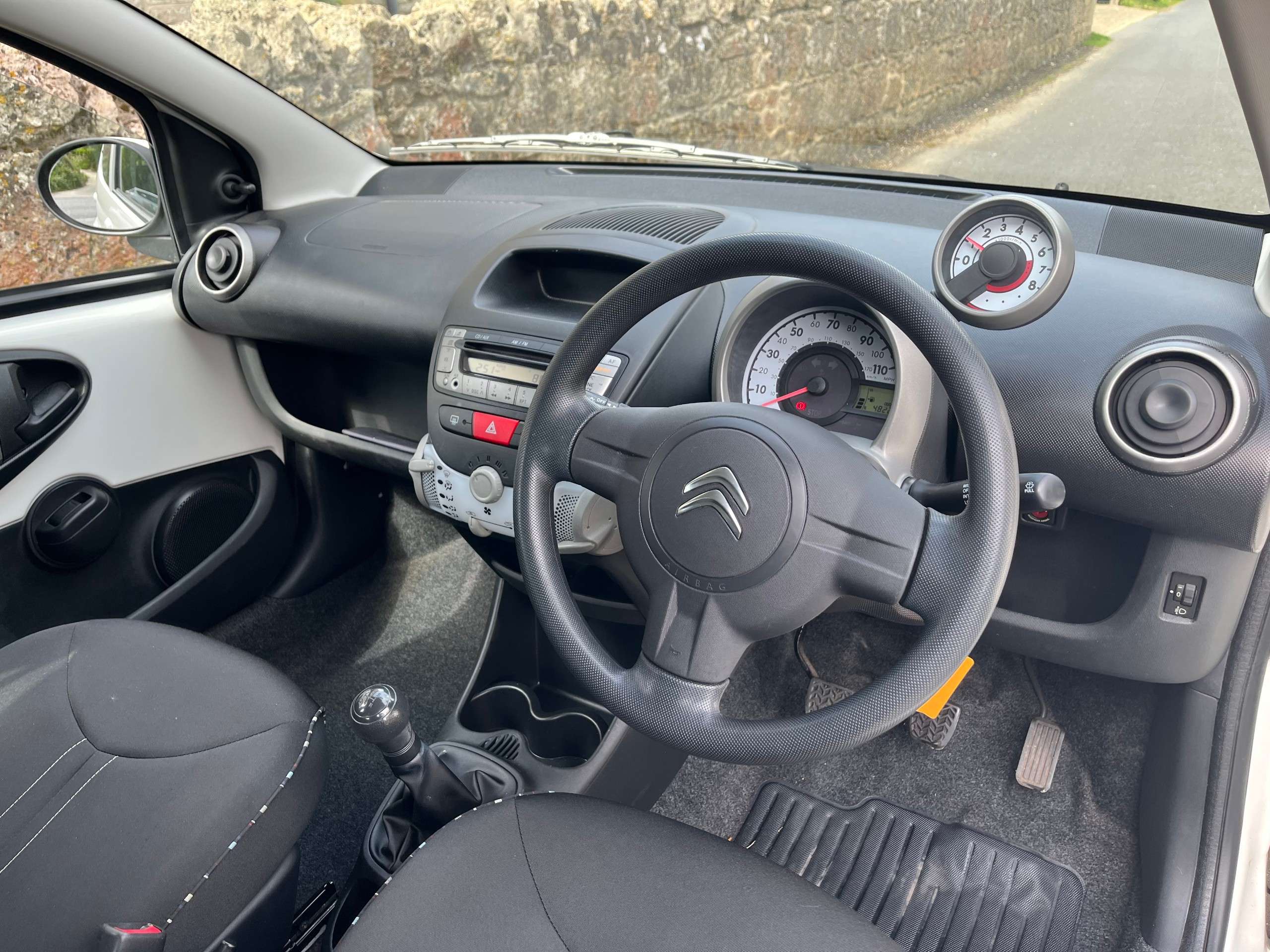 A 2012 CITROEN C1 VTR 5-Door A 2012 CITROEN C1 VTR 5-Door