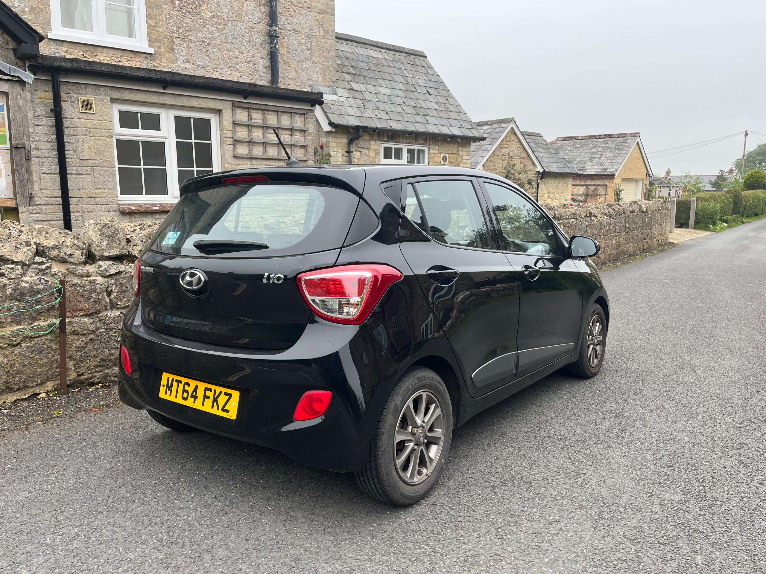 A 2014 HYUNDAI I10 1.0 Premium Hatchback 5dr Petrol Manual Euro 5 (66 ps) A 2014 HYUNDAI I10 1.0 Premium Hatchback 5dr Petrol Manual Euro 5 (66 ps)
