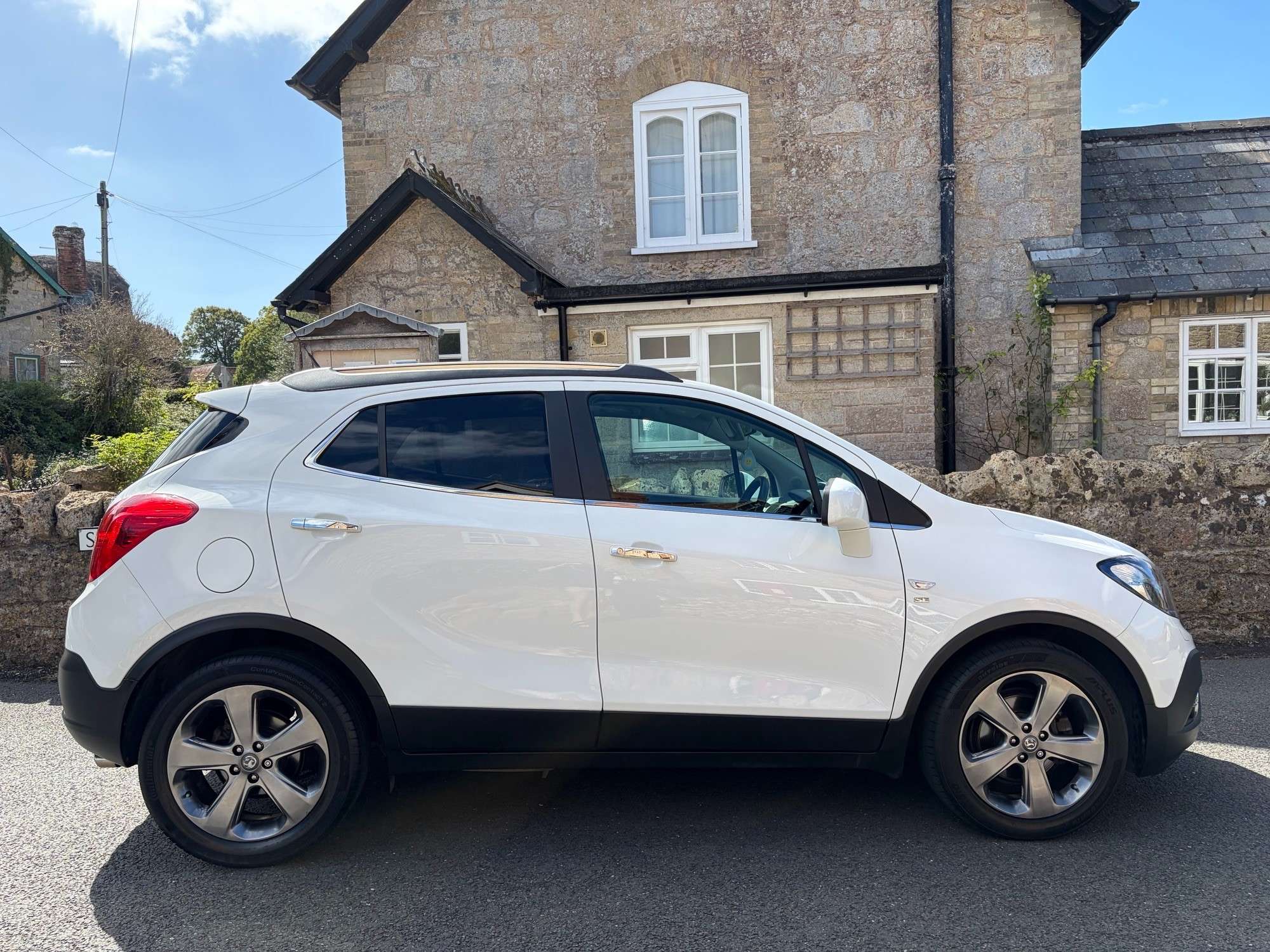A 2014 VAUXHALL MOKKA 1.7 CDTi SE SUV 5dr Diesel Manual 4WD Euro 5 (s/s) (130 ps) A 2014 VAUXHALL MOKKA 1.7 CDTi SE SUV 5dr Diesel Manual 4WD Euro 5 (s/s) (130 ps)