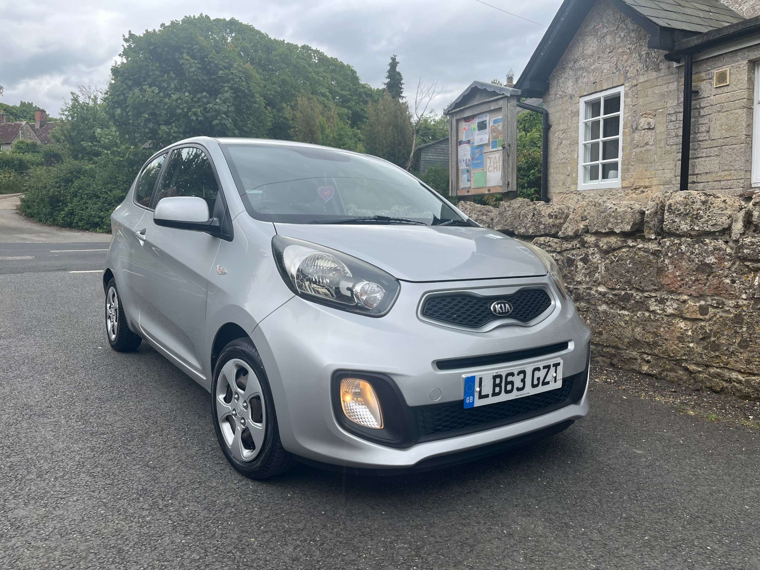 A 2014 KIA PICANTO 1.0 1 Air Hatchback 3dr Petrol Manual Euro 5 (68 bhp) A 2014 KIA PICANTO 1.0 1 Air Hatchback 3dr Petrol Manual Euro 5 (68 bhp)