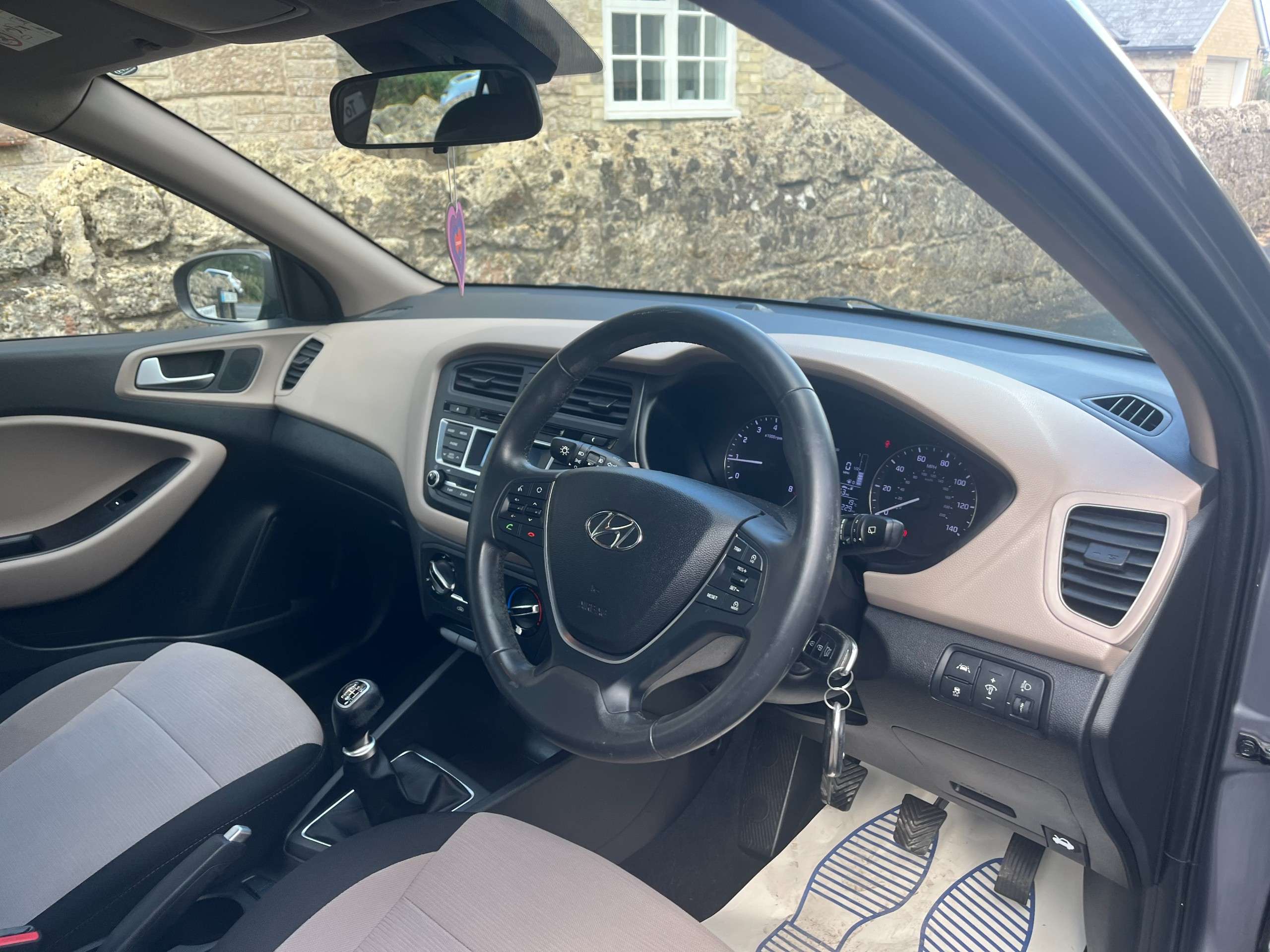 A 2015 HYUNDAI I20 1.2 Blue Drive SE Hatchback 5dr Petrol Manual Euro 6 (s/s) (84 ps) A 2015 HYUNDAI I20 1.2 Blue Drive SE Hatchback 5dr Petrol Manual Euro 6 (s/s) (84 ps)