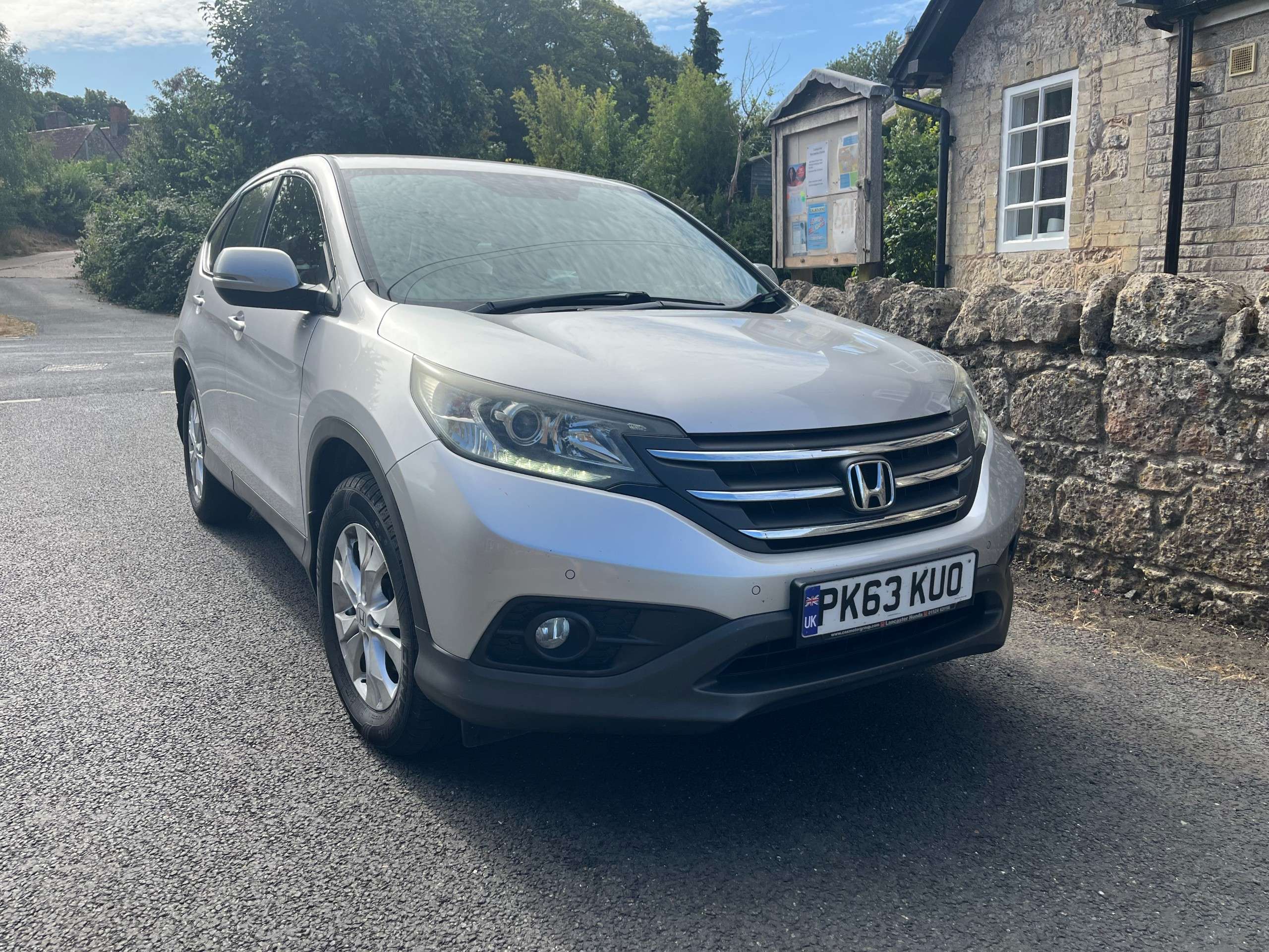 A 2013 HONDA CR-V 2.2 i-DTEC SE SUV 5dr Diesel Manual 4WD Euro 5 (s/s) (150 ps) A 2013 HONDA CR-V 2.2 i-DTEC SE SUV 5dr Diesel Manual 4WD Euro 5 (s/s) (150 ps)